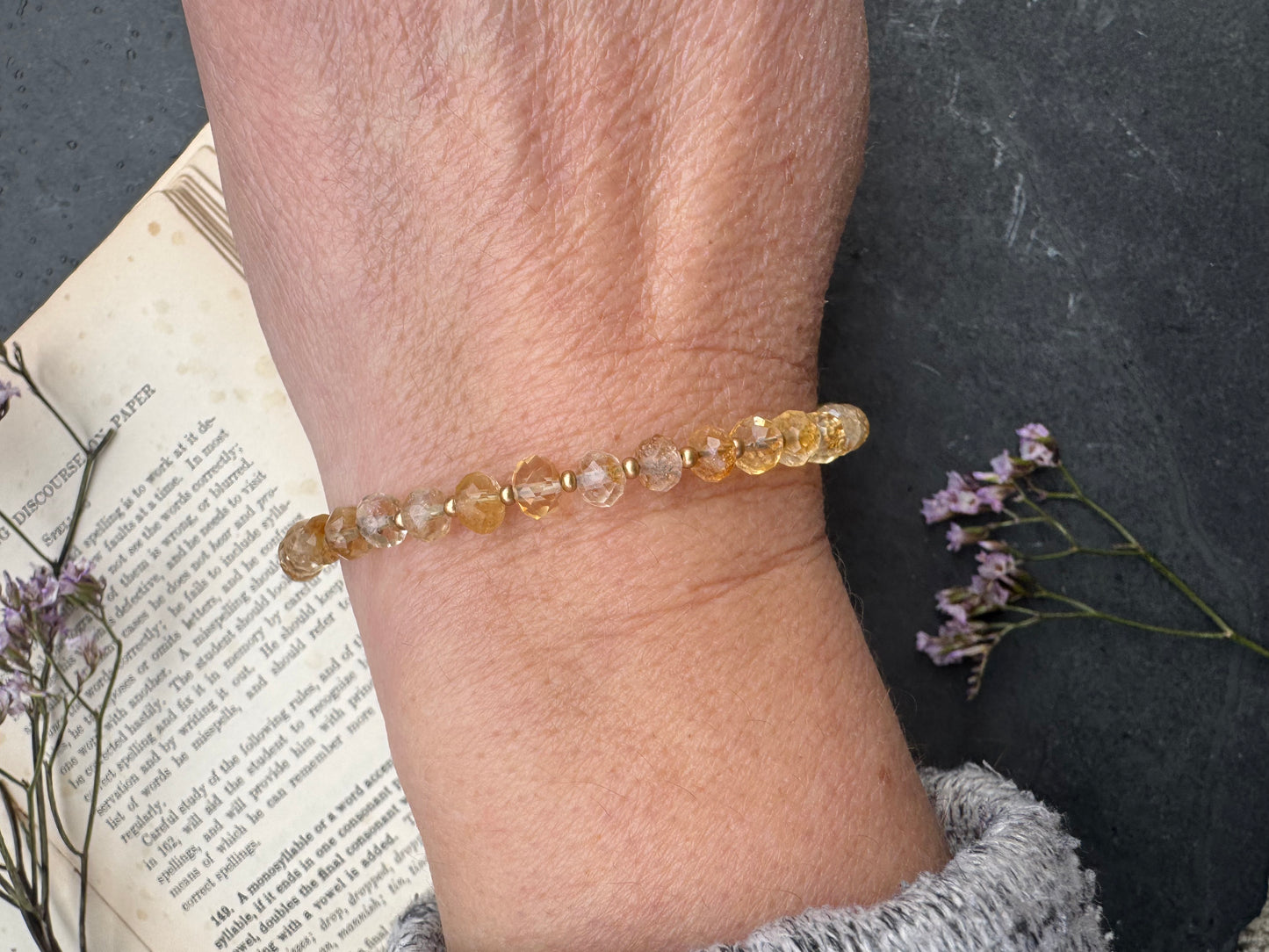Citrine faceted round stone, gold metal, bracelet
