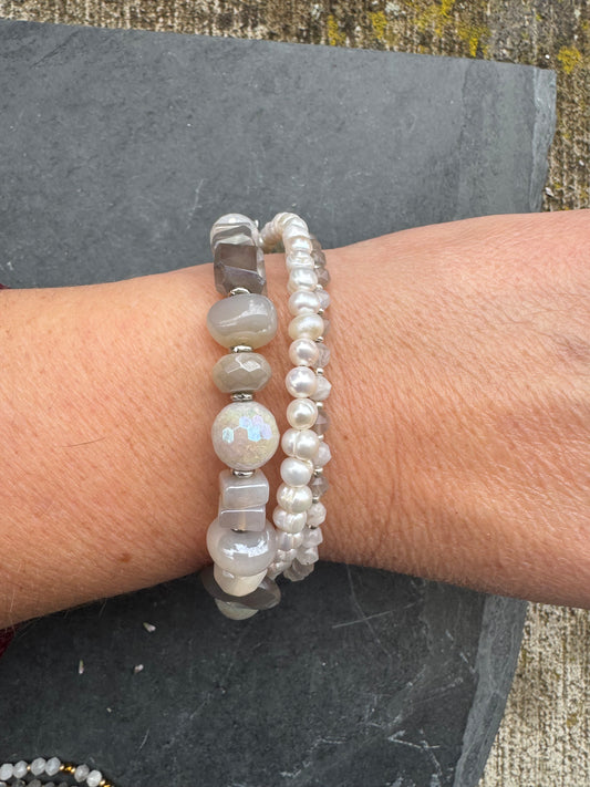 Moonstone, pearls, rhinestone clasp, silver metal, bracelet.