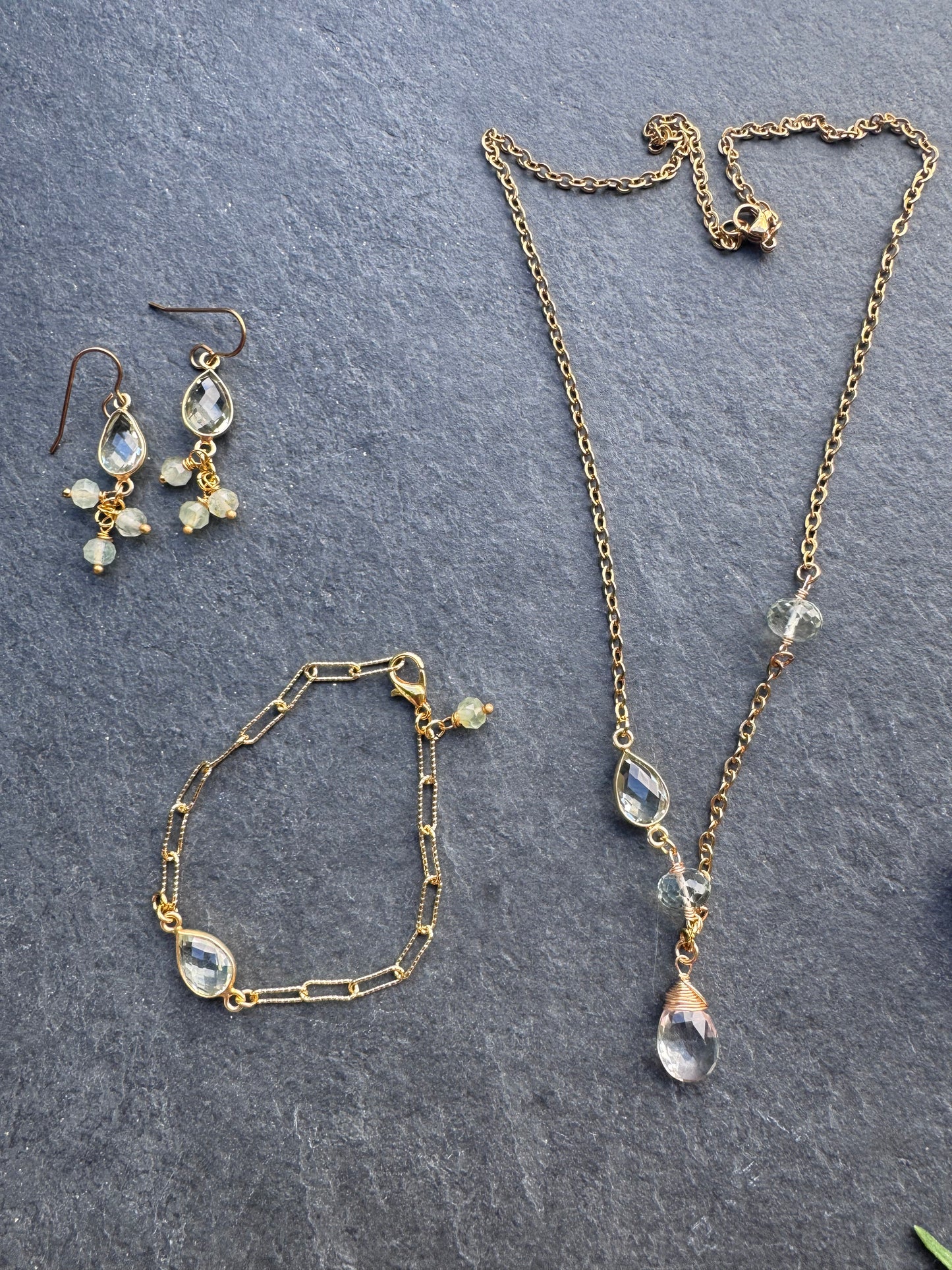 Green amethyst gemstone, vermeil and 14 k gold metal chain, necklace