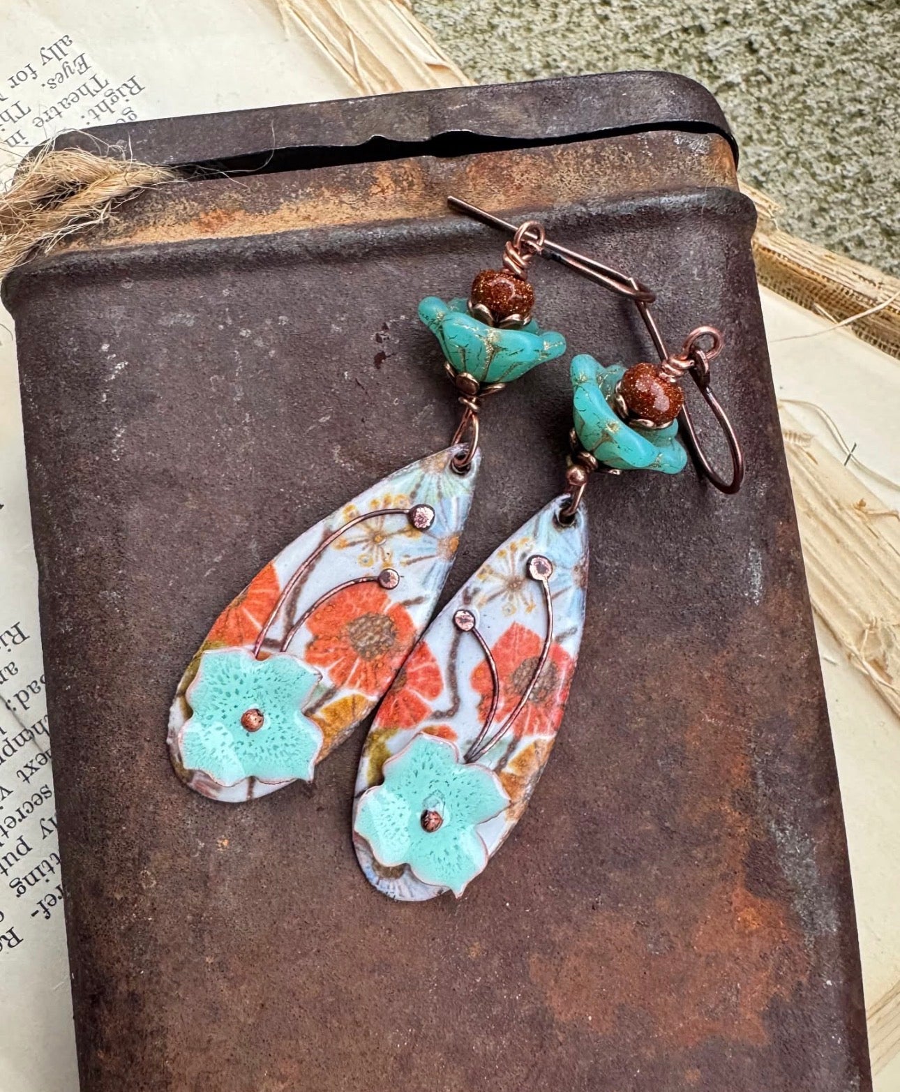 Enamel charm in glass and copper metal, blue flowers, earrings