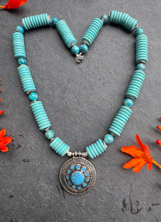 Howlite turquoise, agate, silver metal, necklace
