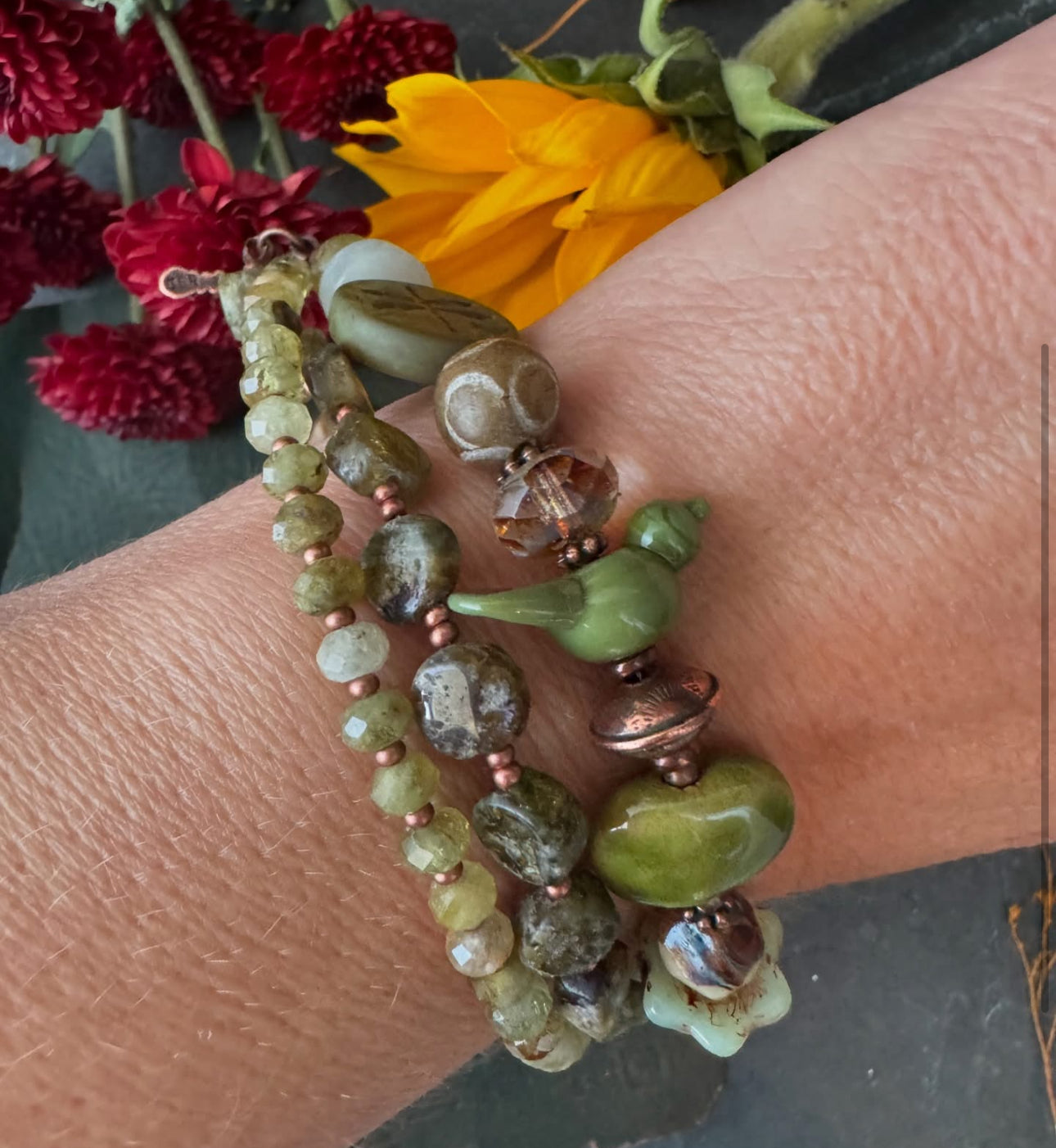 Green gemstone, Czech glass, lampwork glass, ceramic, copper metal, bracelet.