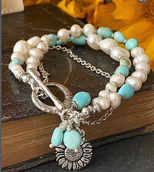 Turquoise stone, pearl, chain, silver metal, bracelet. Published in B A Magazine