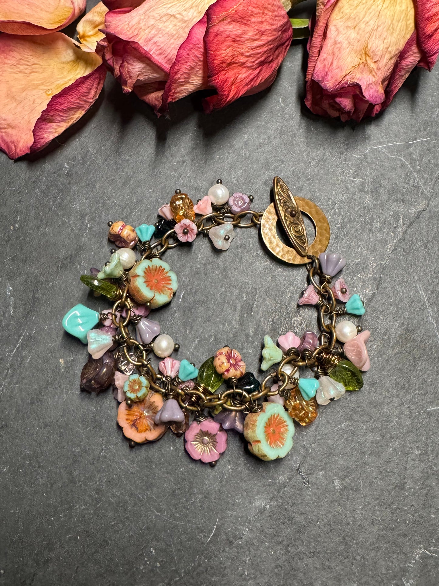Mixed color flower bracelet. Pearls, Czech glass, bronze metal bracelet. KIT