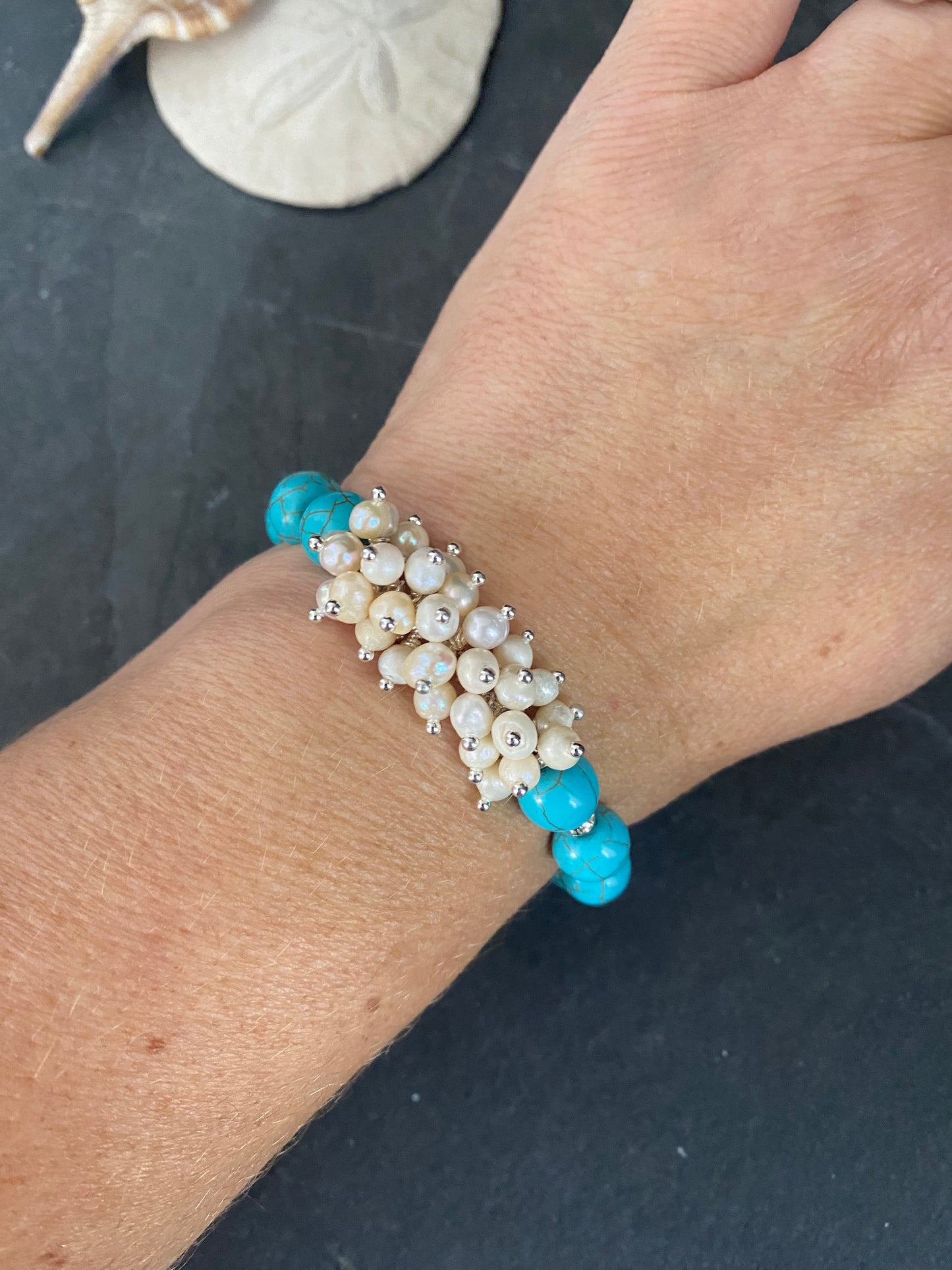 Howlite turquoise stone, pearl, bracelet