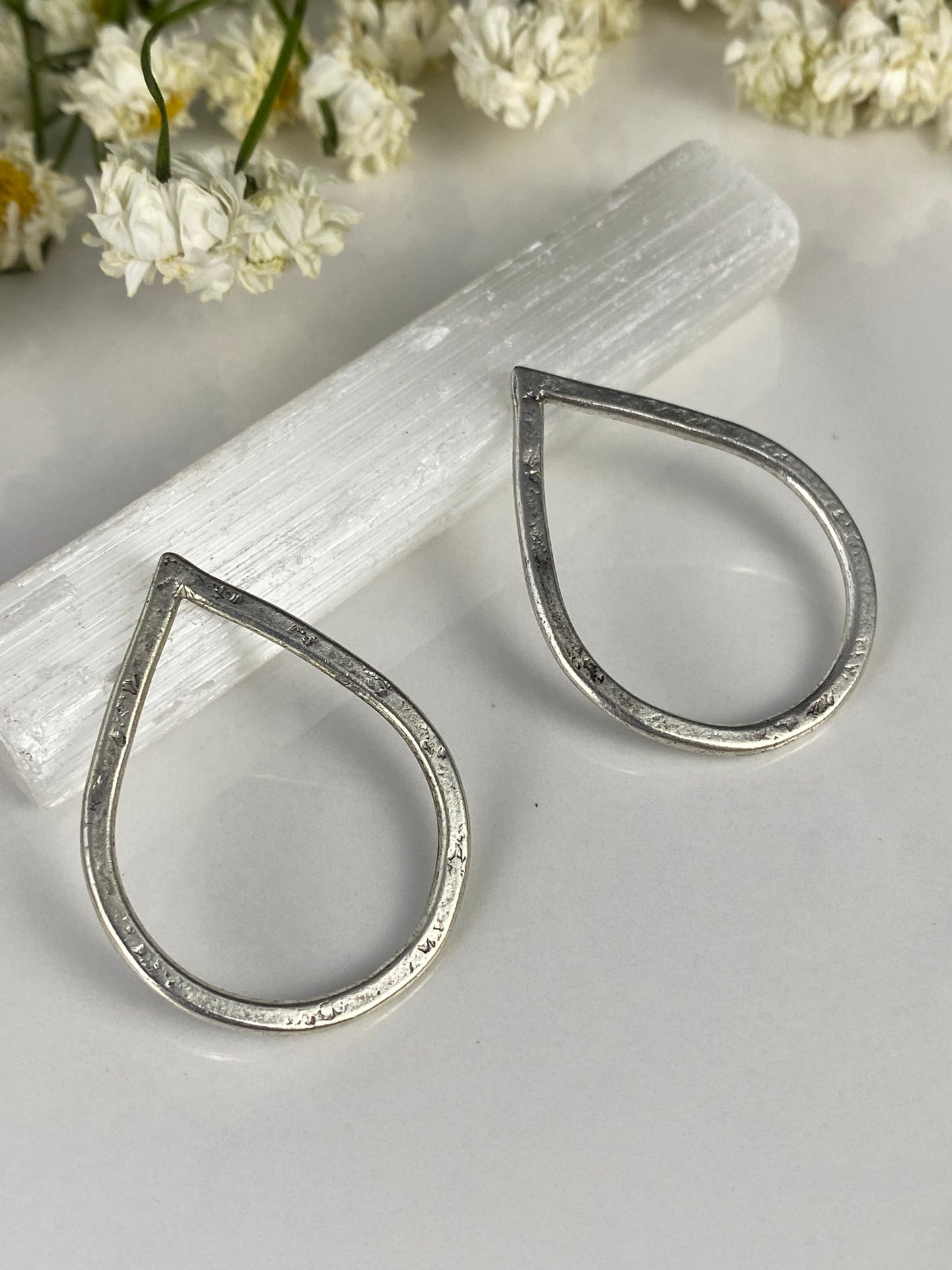 Hoop Hammered Grande Drop 51.5x37mm sterling silver ( plated)