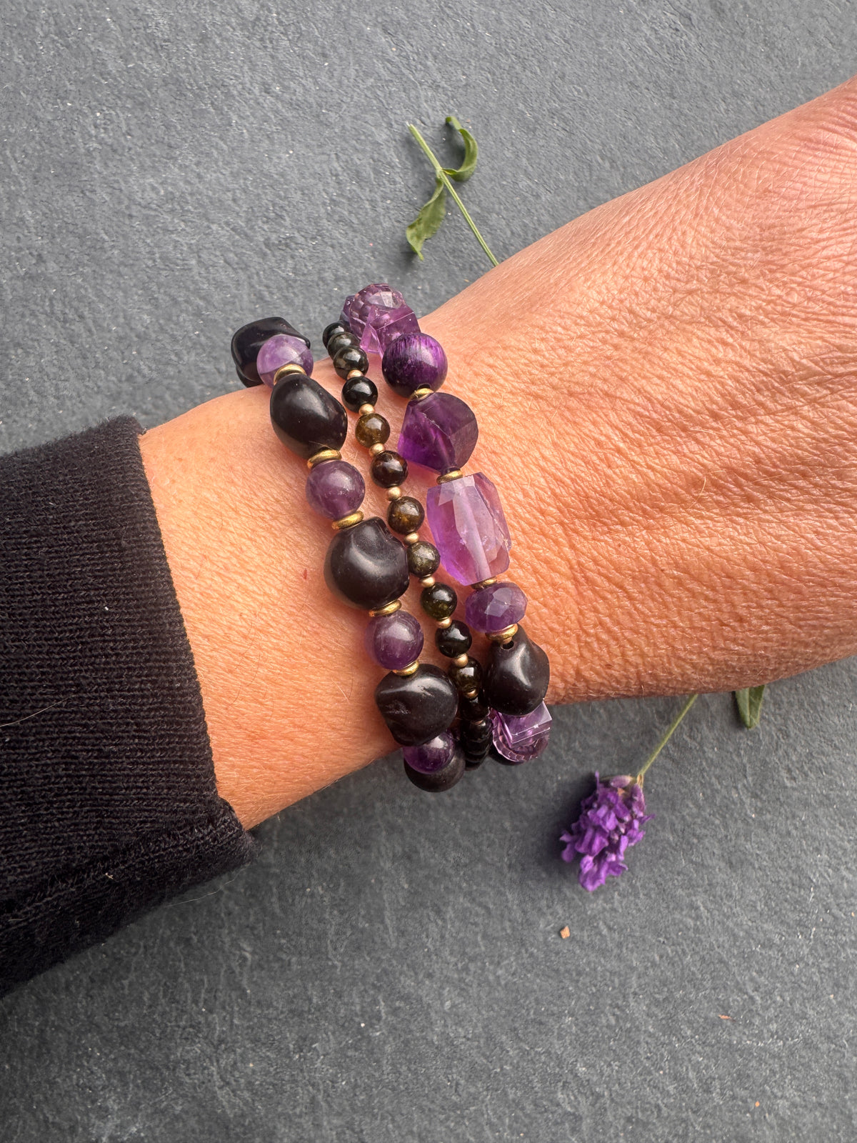 Amethyst stone, black skulls, black jasper, gold metal, Halloween, bracelet.