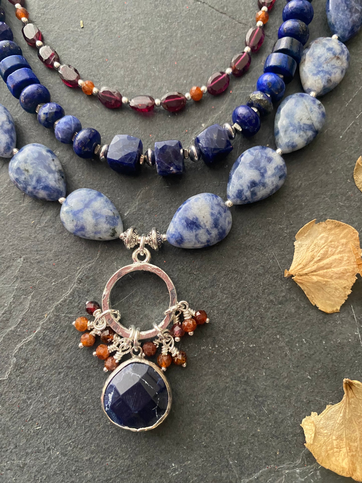Lapis lazuli stone, sodalite stone, garnet stone, necklace, silver metal, necklace, jewelry