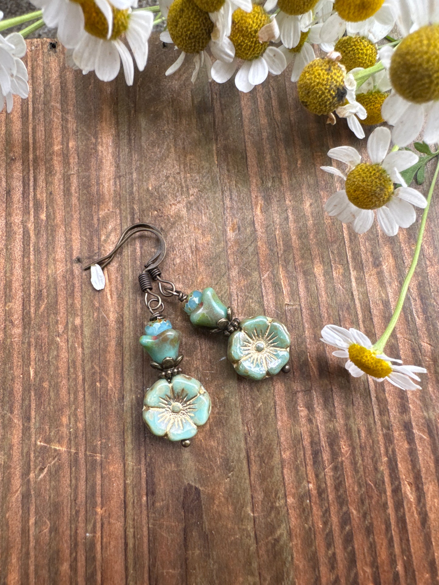 Green flower Czech glass, bronze metal, earrings