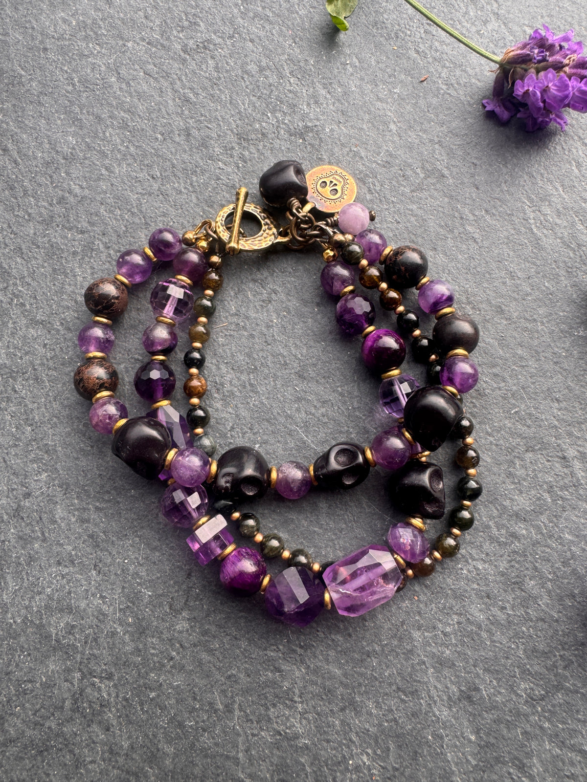 Amethyst stone, black skulls, black jasper, gold metal, Halloween, bracelet.