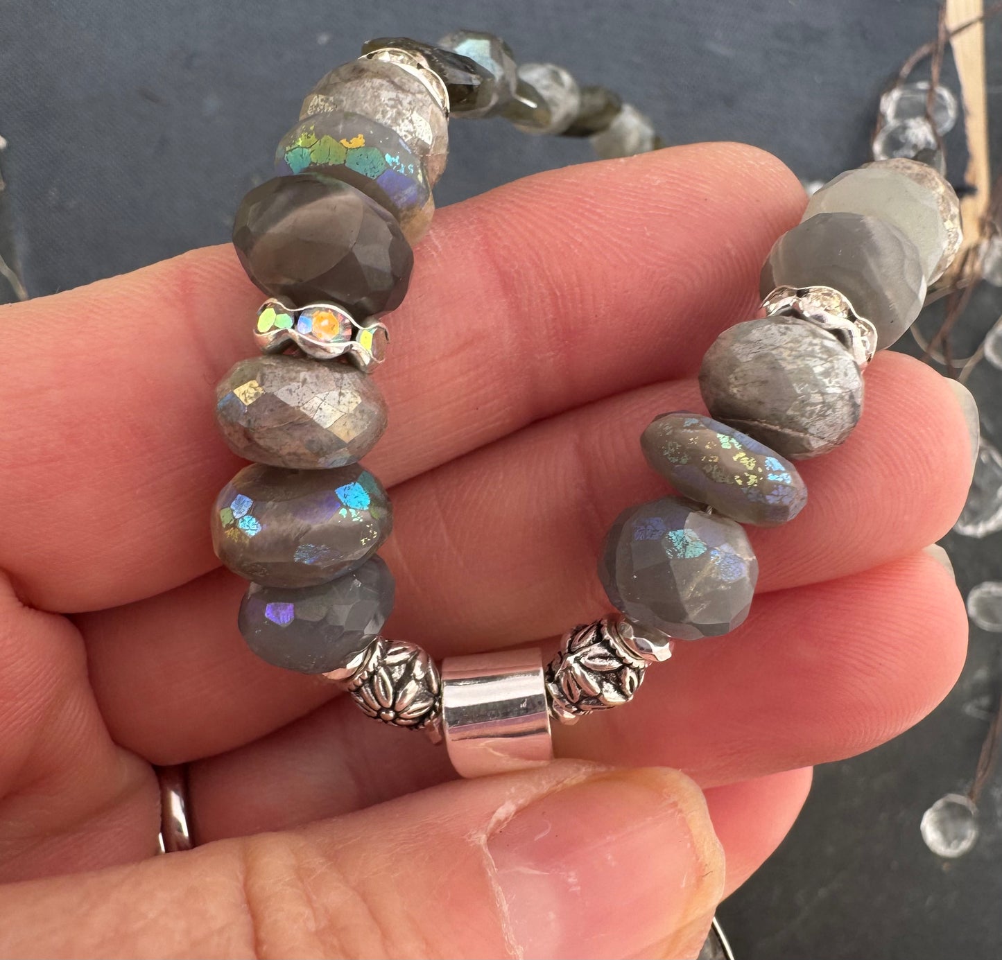 Labradorite stone, labradorite engraved pendant, silver metal, necklace.