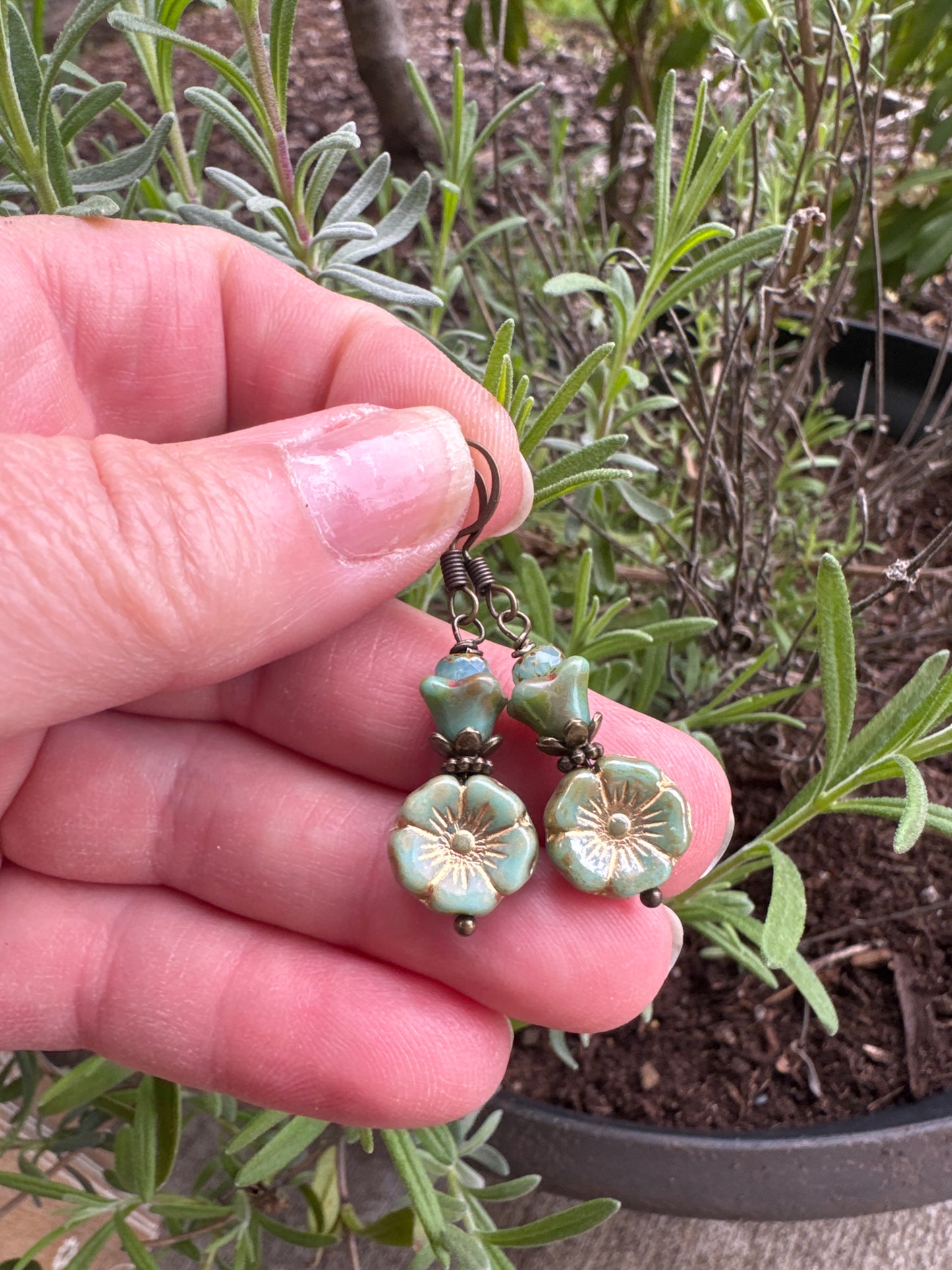 Green flower Czech glass, bronze metal, earrings