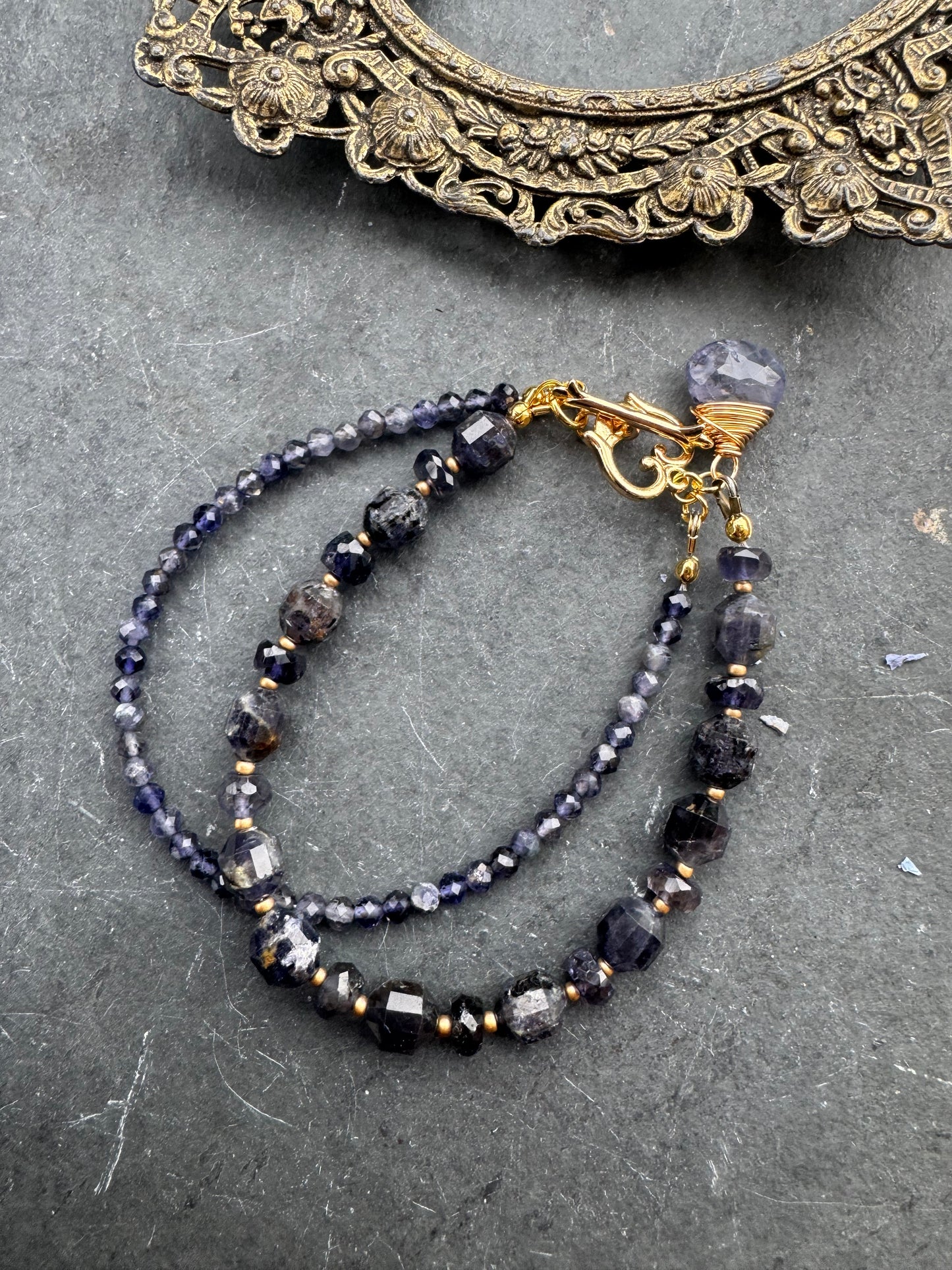 Iolite gemstone, brass metal, bracelet