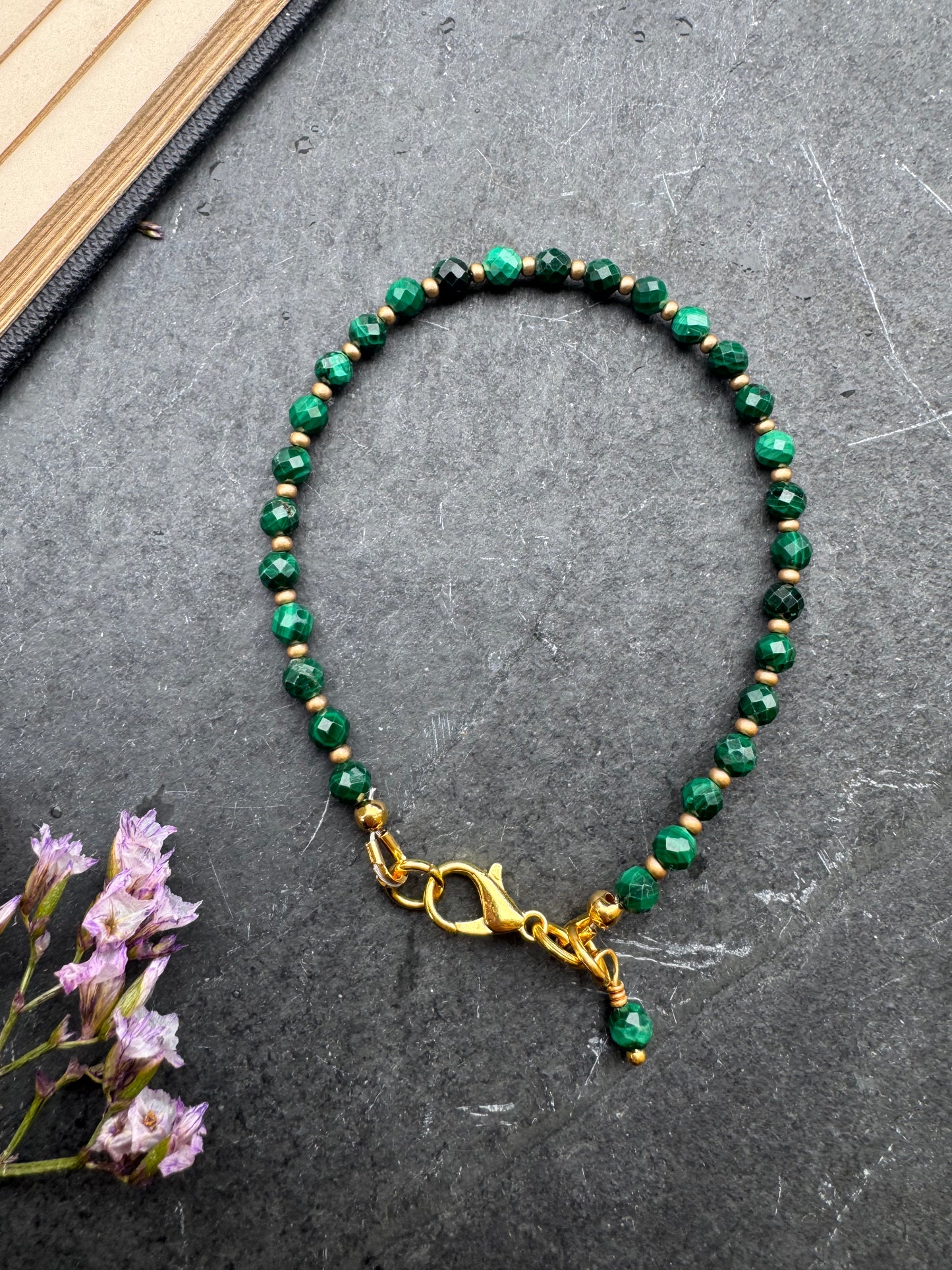 Malachite faceted stone, gold metal, bracelet