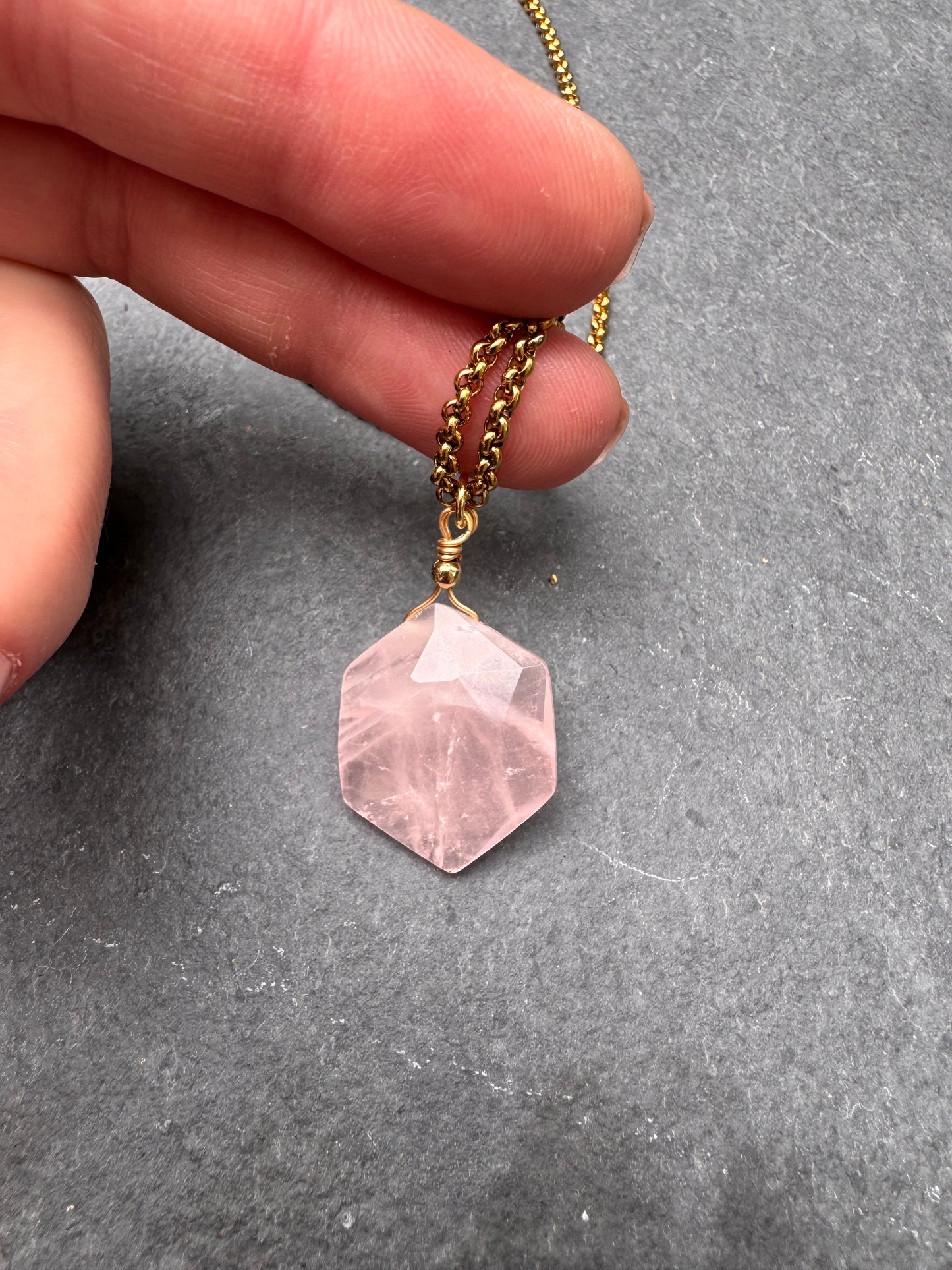 Rose quartz stone pendant and gold metal, necklace