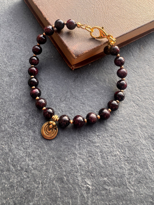 Garnet round stone, brass metal charm, bracelet