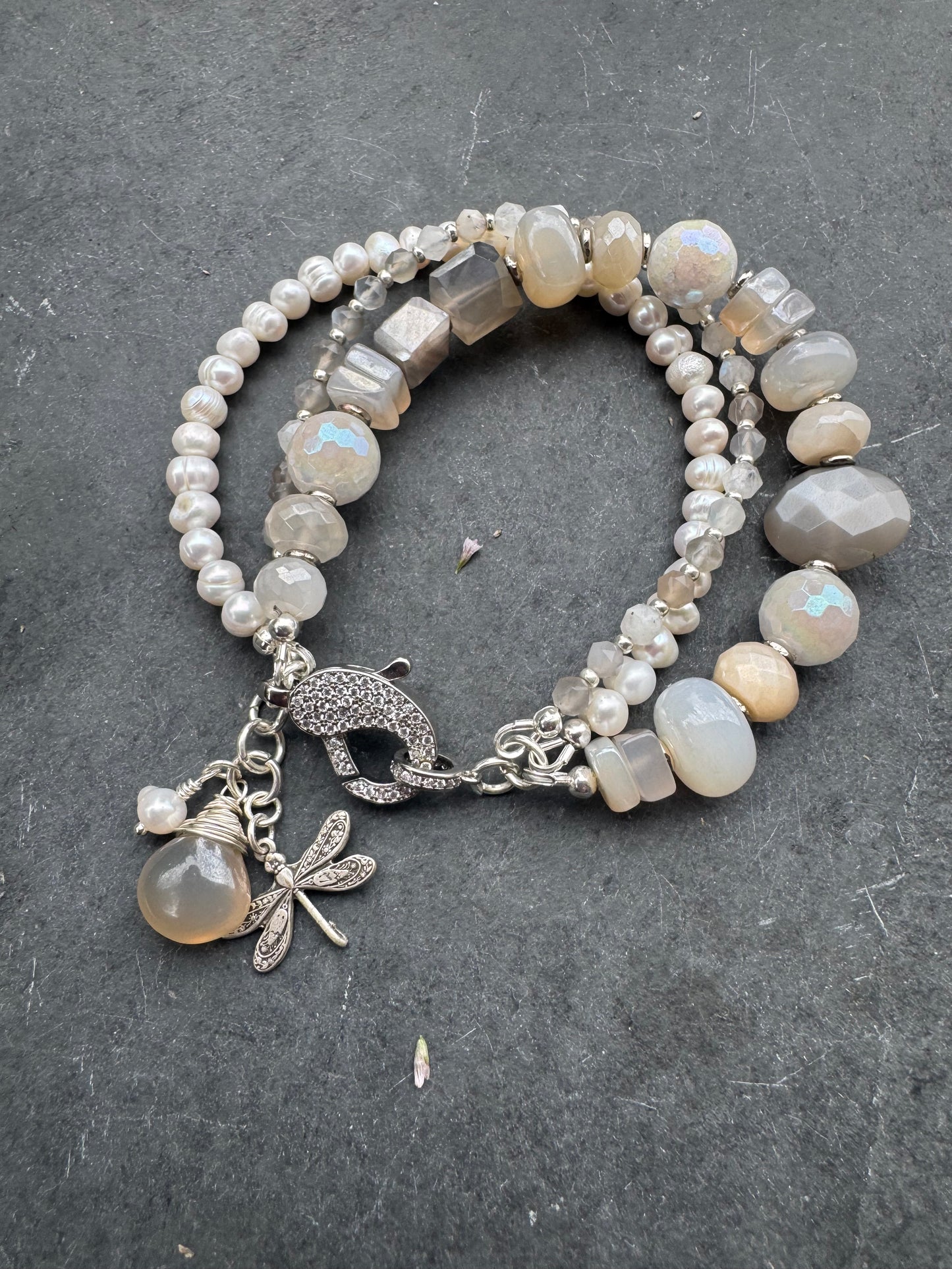 Moonstone, pearls, rhinestone clasp, silver metal, bracelet.