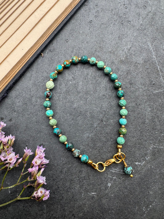 Hubei Turquoise faceted round stone, gold metal, bracelet