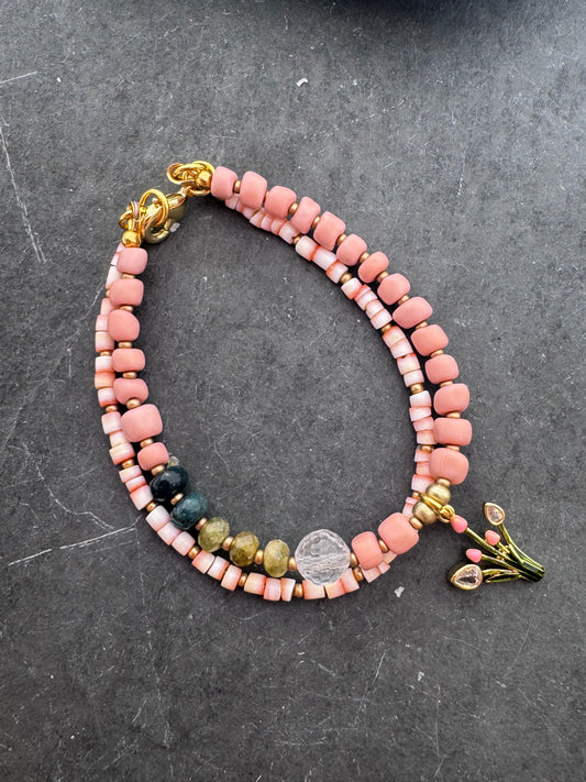 Pink shell, Java glass, quartz, peridot stone, gold metal bracelet.