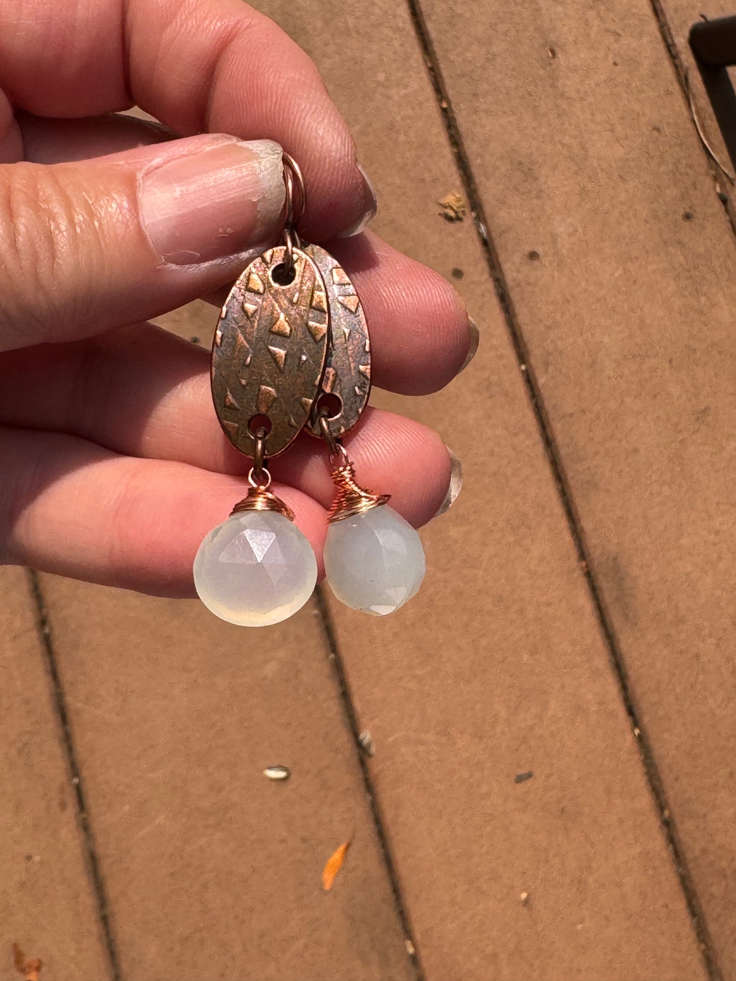 Cream quartz stone, copper metal, earrings