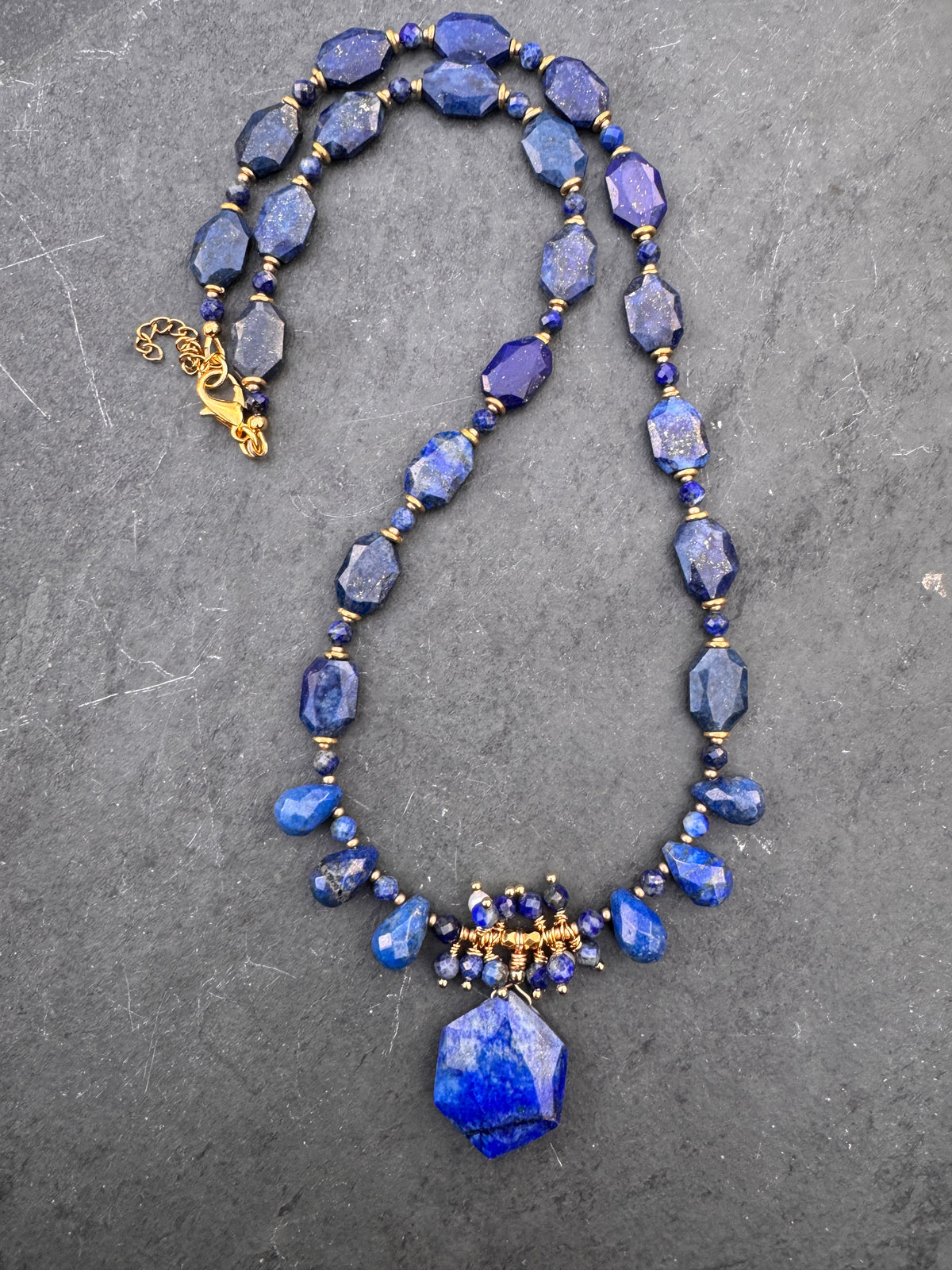 Lapis lazuli stone, pearl, gold metal, necklace