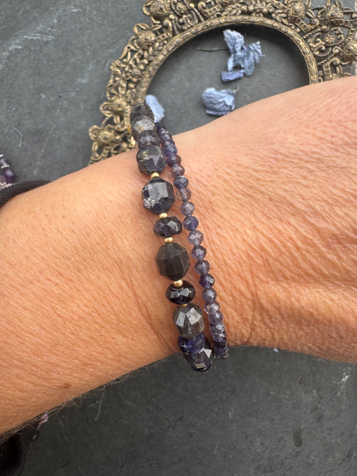 Iolite gemstone, brass metal, bracelet