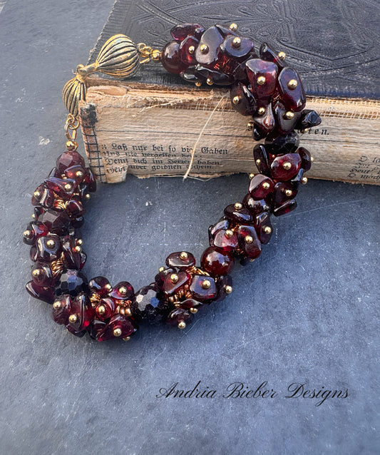 KIT- elegant chip. Garnet, stone metal choice, bracelet