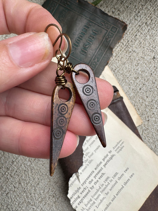 Bone beads, bronze metal earrings.