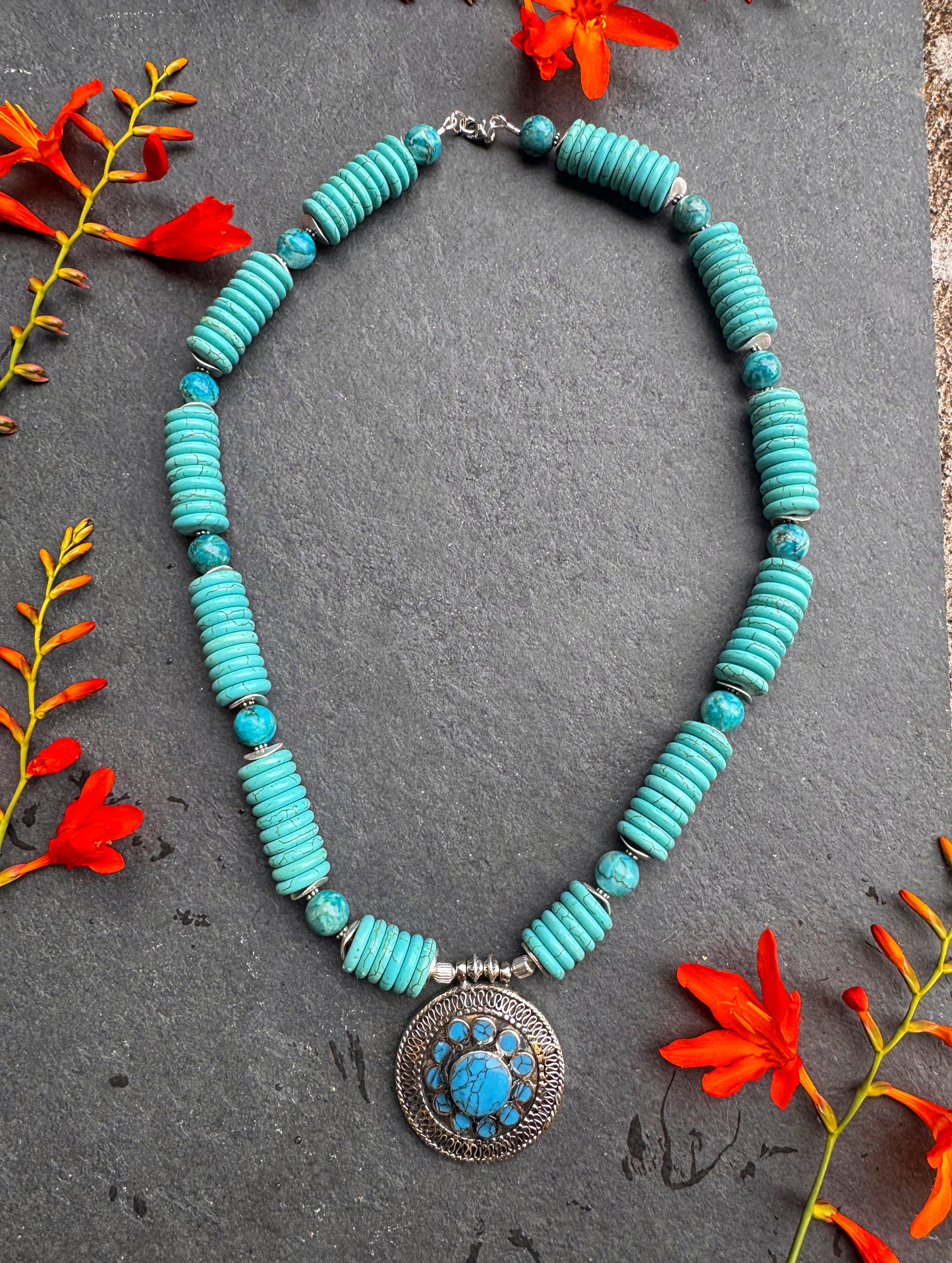 Howlite turquoise, agate, silver metal, necklace