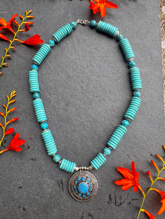 Howlite turquoise, agate, silver metal, necklace
