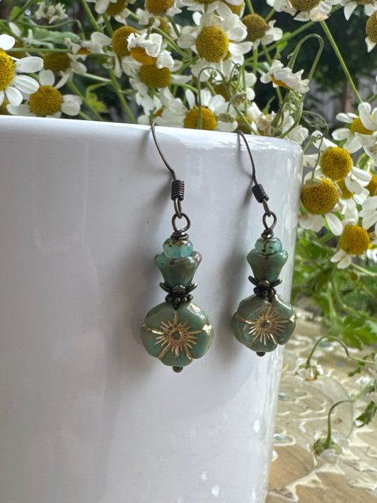 Green flower Czech glass, bronze metal, earrings