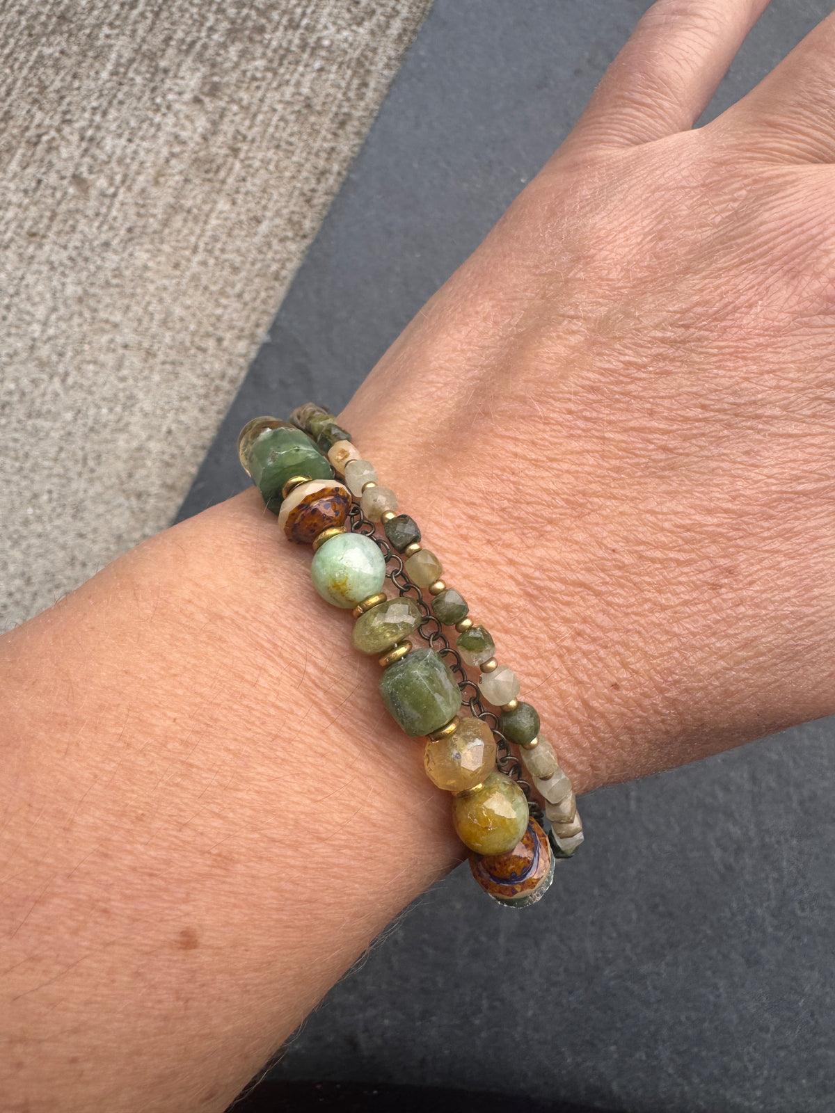 Jade stone, peridot, prehnite, Czech glass, chain, bronze, bracelet