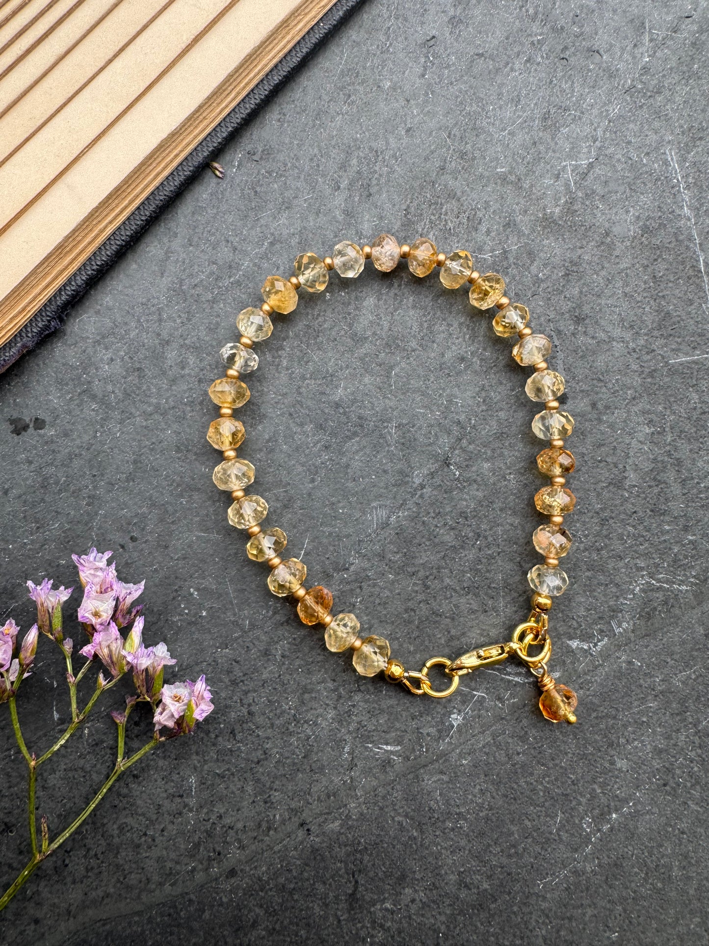 Citrine faceted round stone, gold metal, bracelet