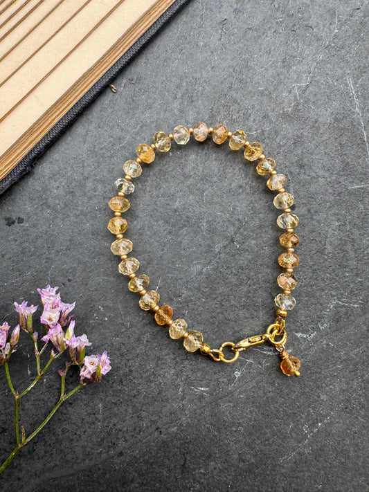 Citrine faceted round stone, gold metal, bracelet
