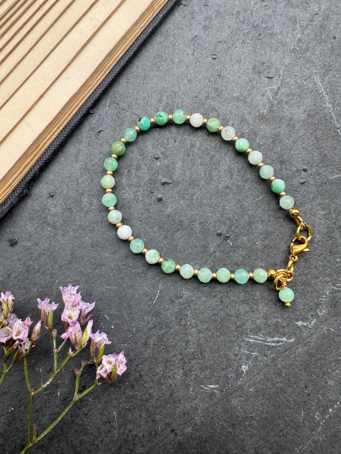 Chrysoprase faceted stone, gold metal, bracelet
