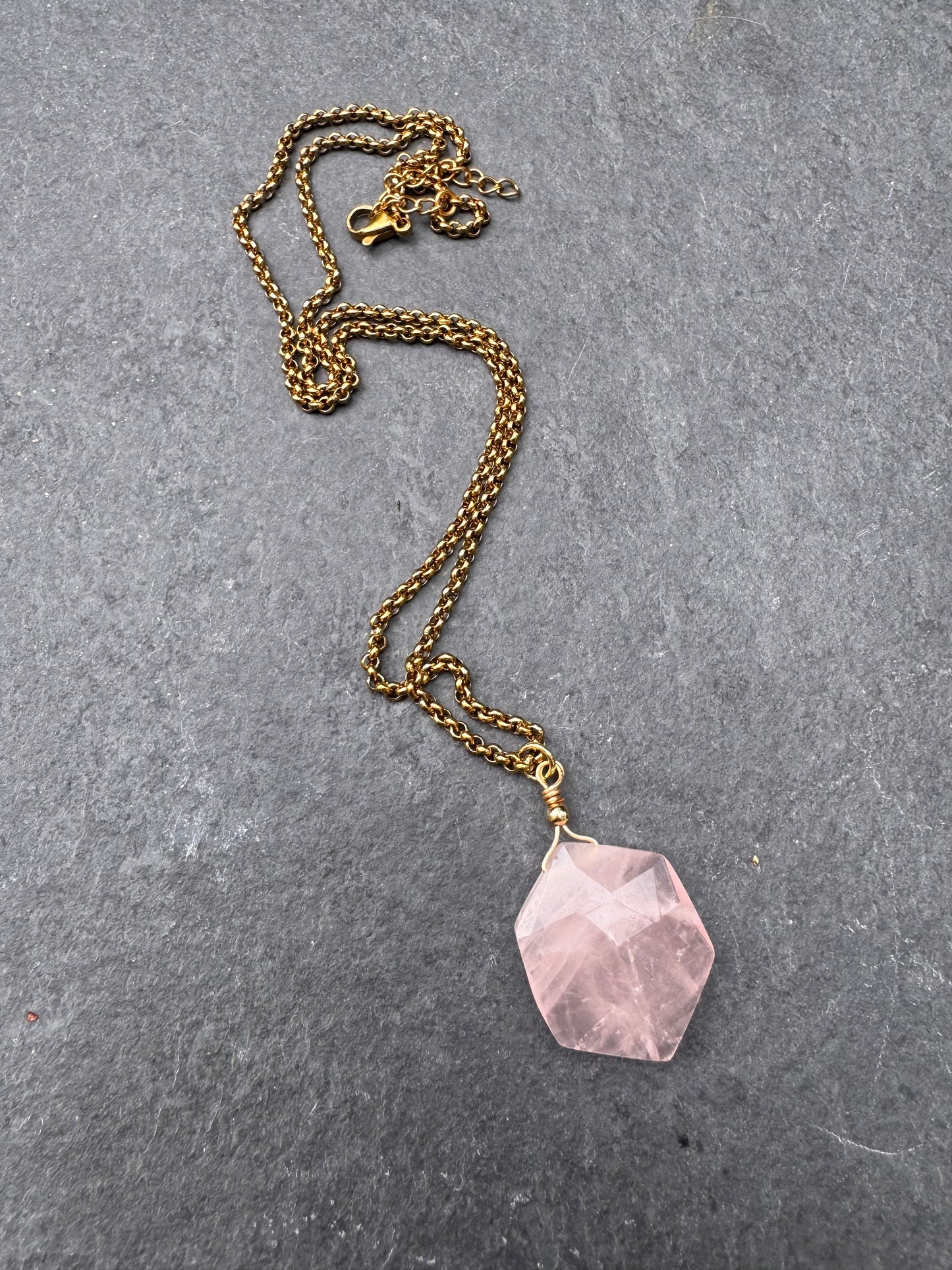 Rose quartz stone pendant and gold metal, necklace