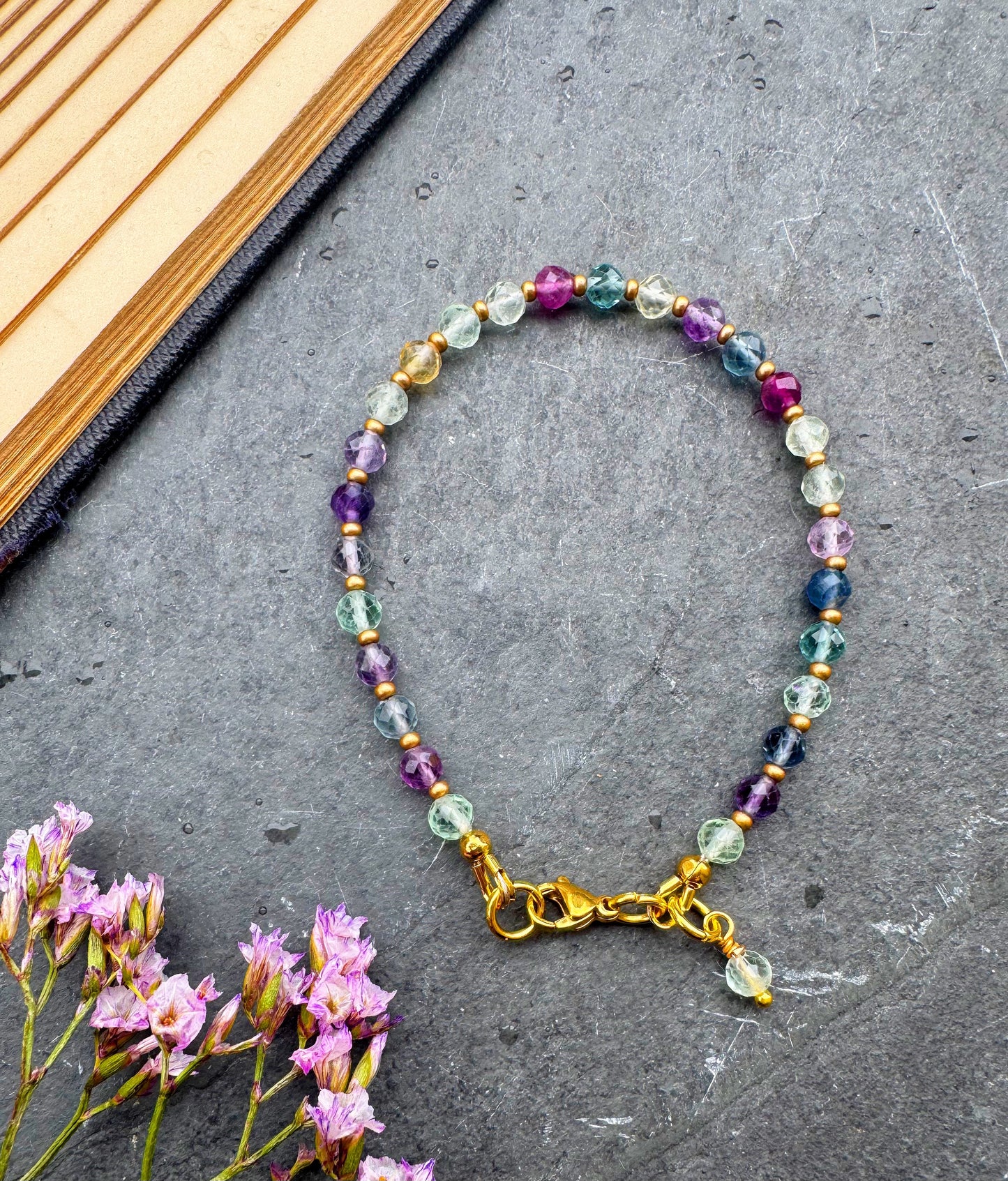 Fluorite faceted round stone, gold metal, bracelet