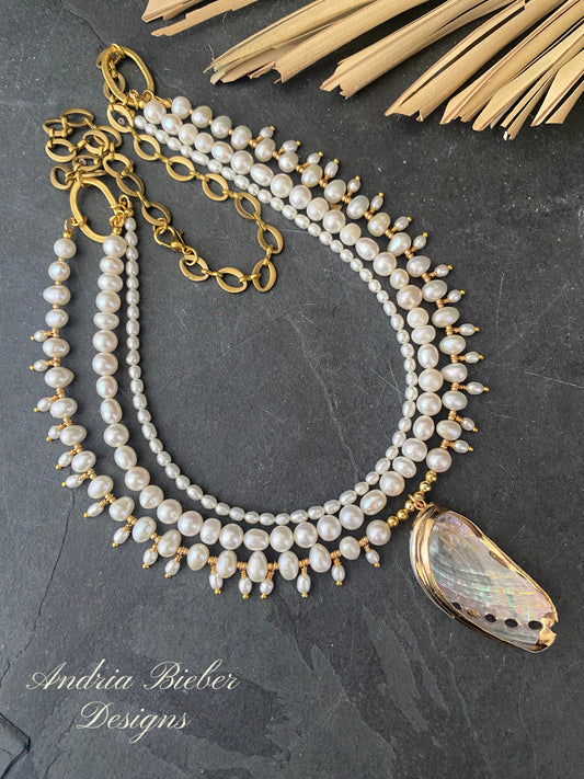 Freshwater pearls and gold metal, necklace, jewelry