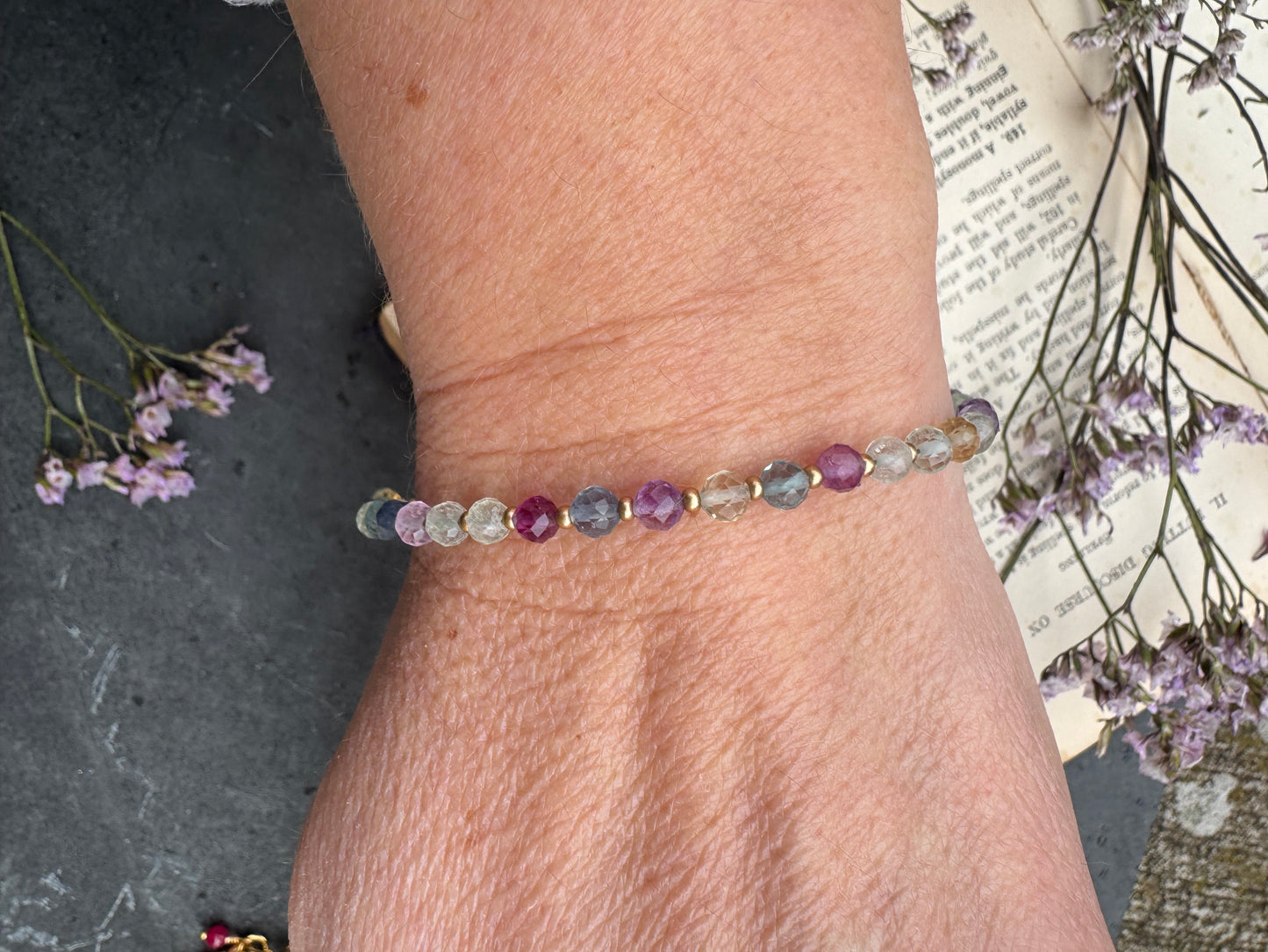 Fluorite faceted round stone, gold metal, bracelet