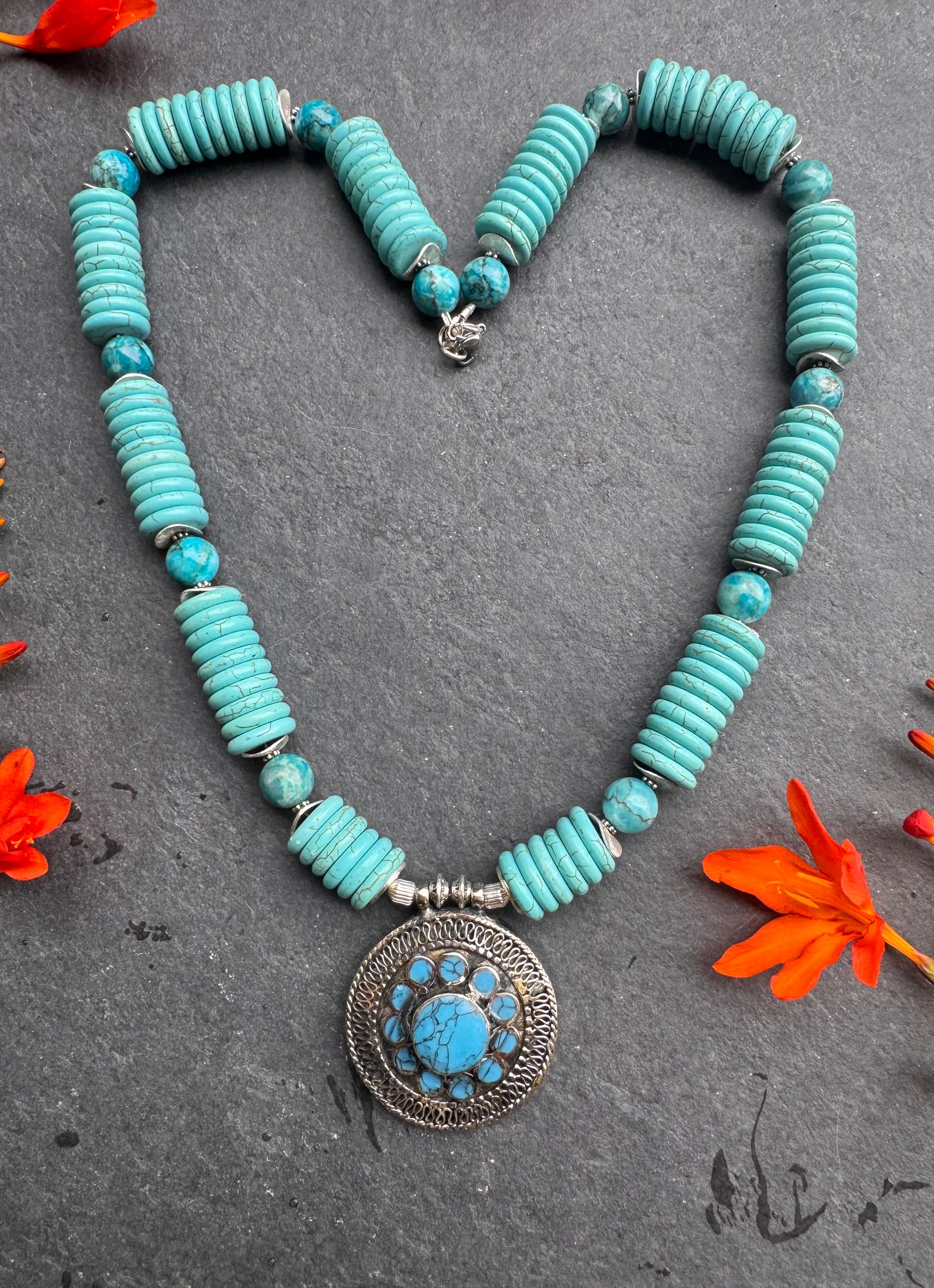 Howlite turquoise, agate, silver metal, necklace