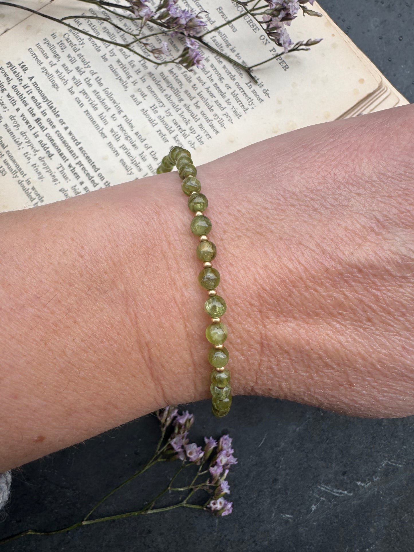 Peridot (August birthstone) round stone, gold metal, bracelet