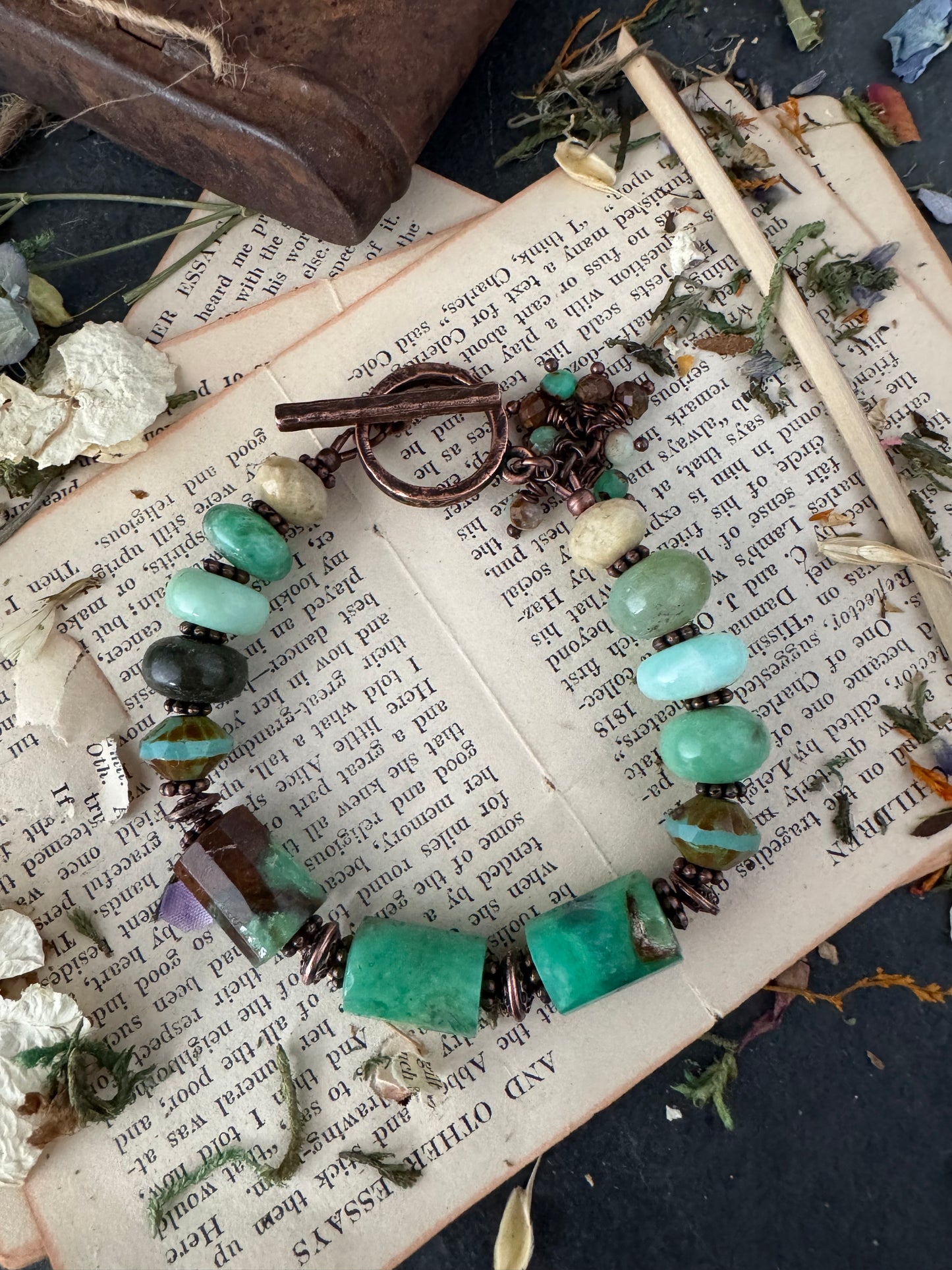 Chrysoprase stone, Czech glass, copper metal, bracelet.