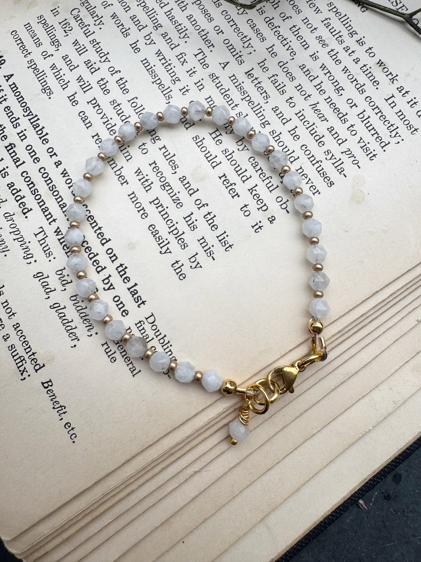 Moonstone faceted stone, gold metal, bracelet