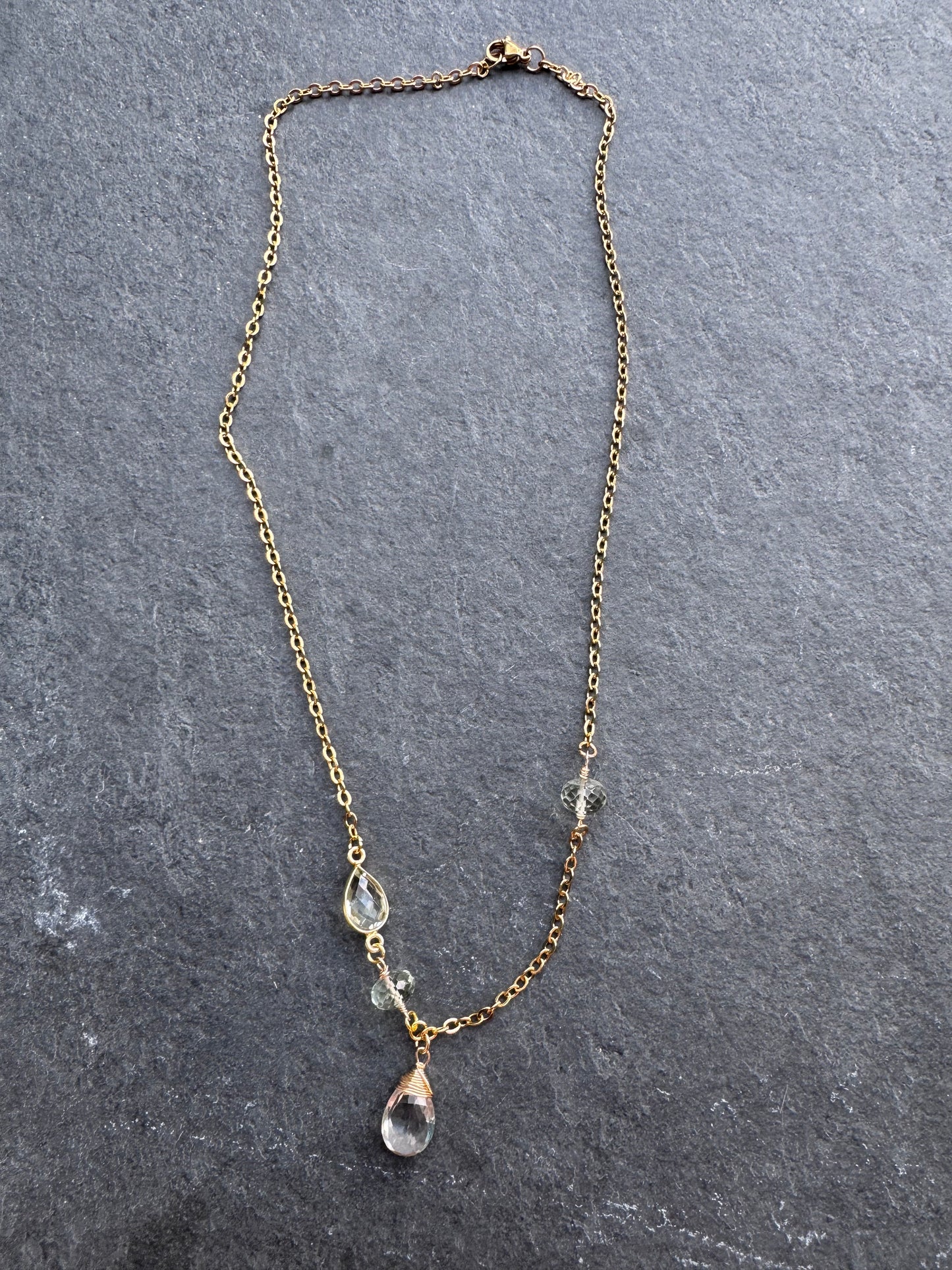 Green amethyst gemstone, vermeil and 14 k gold metal chain, necklace