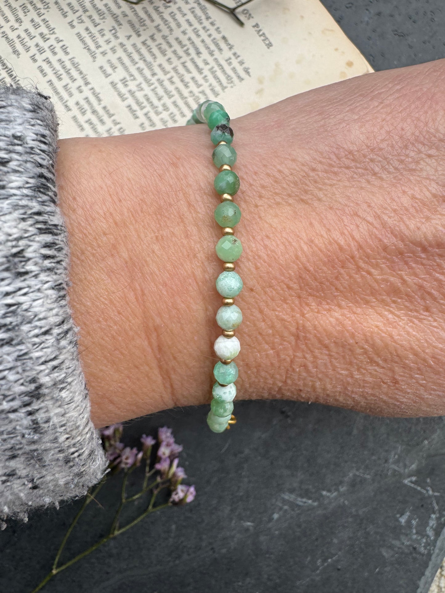 Chrysoprase faceted stone, gold metal, bracelet