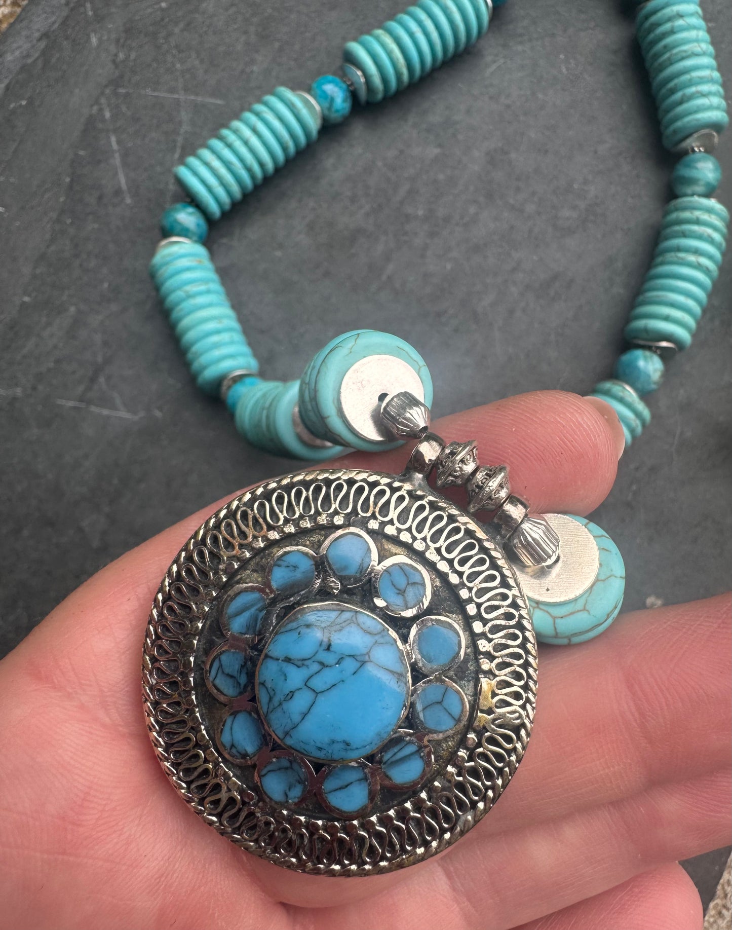 Howlite turquoise, agate, silver metal, necklace