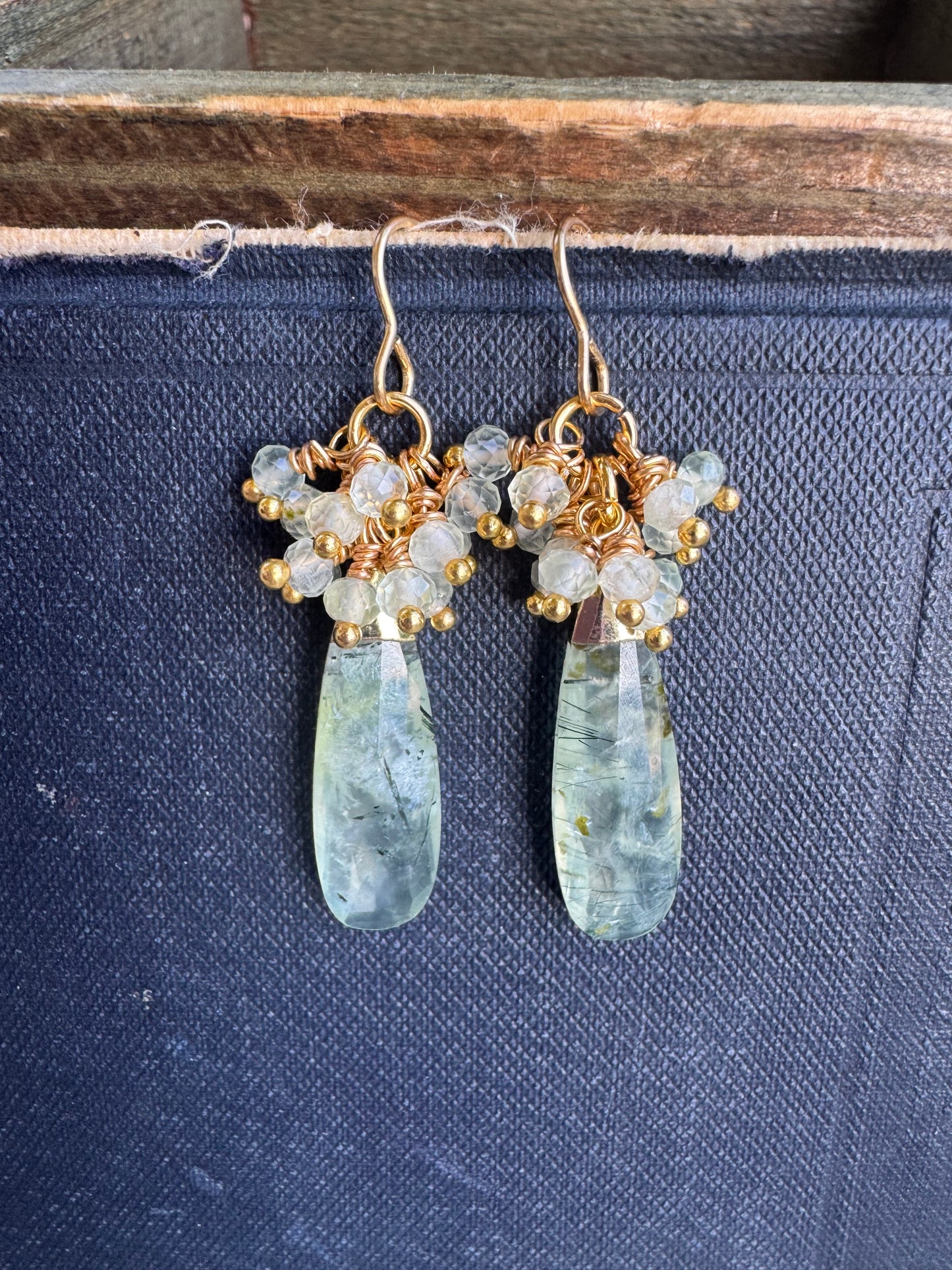 Peridot stone, gold metal, earrings