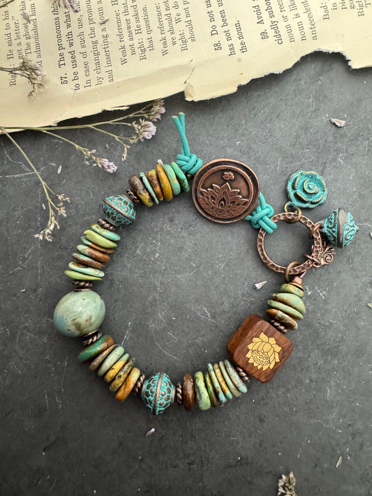 Turquoise stone, ceramic, wood, copper metal, button bracelet.