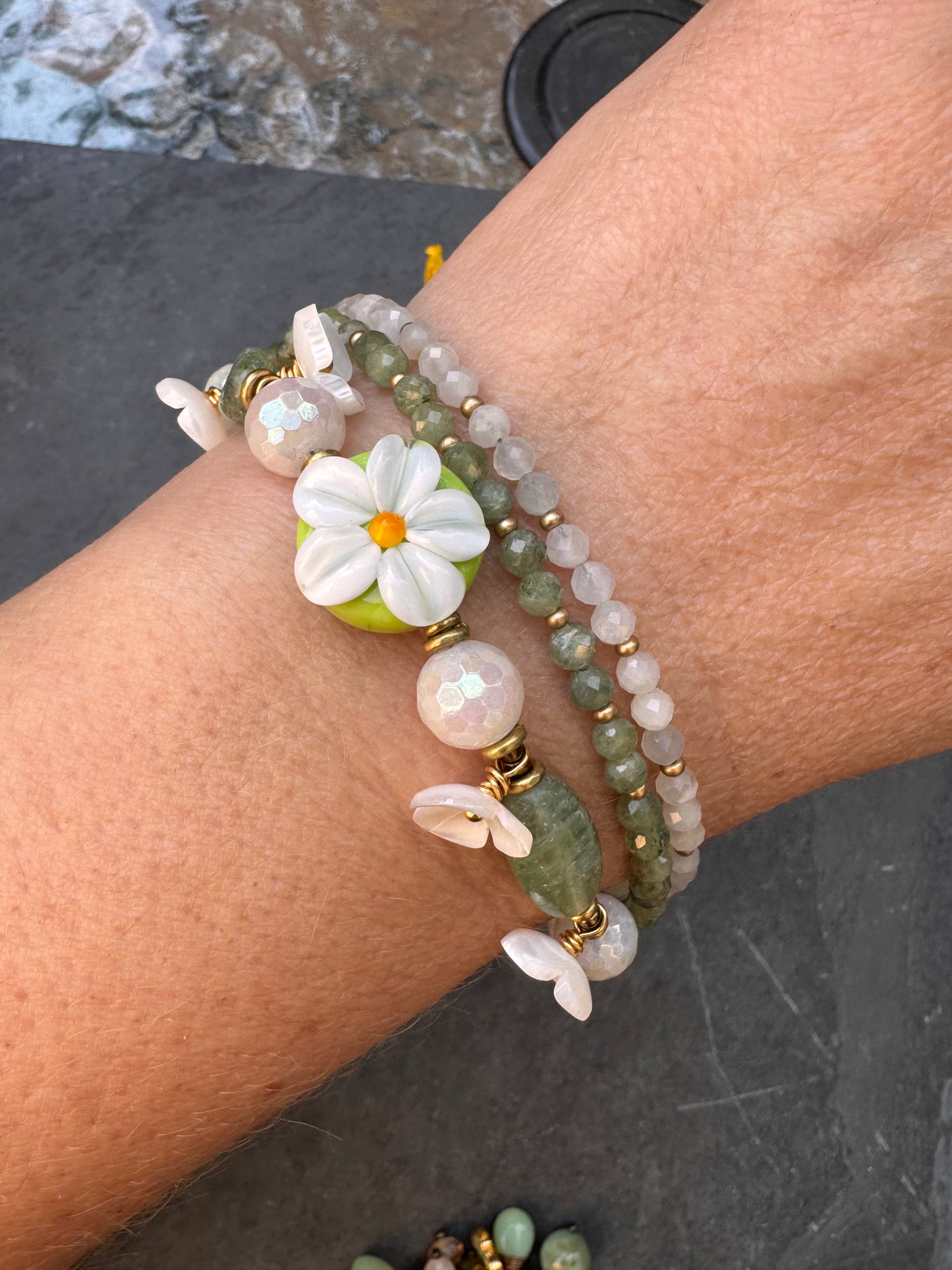 White daisy. Handmade lampwork glass, shell flowers, kyanite, moonstone, bronze metal, bracelet