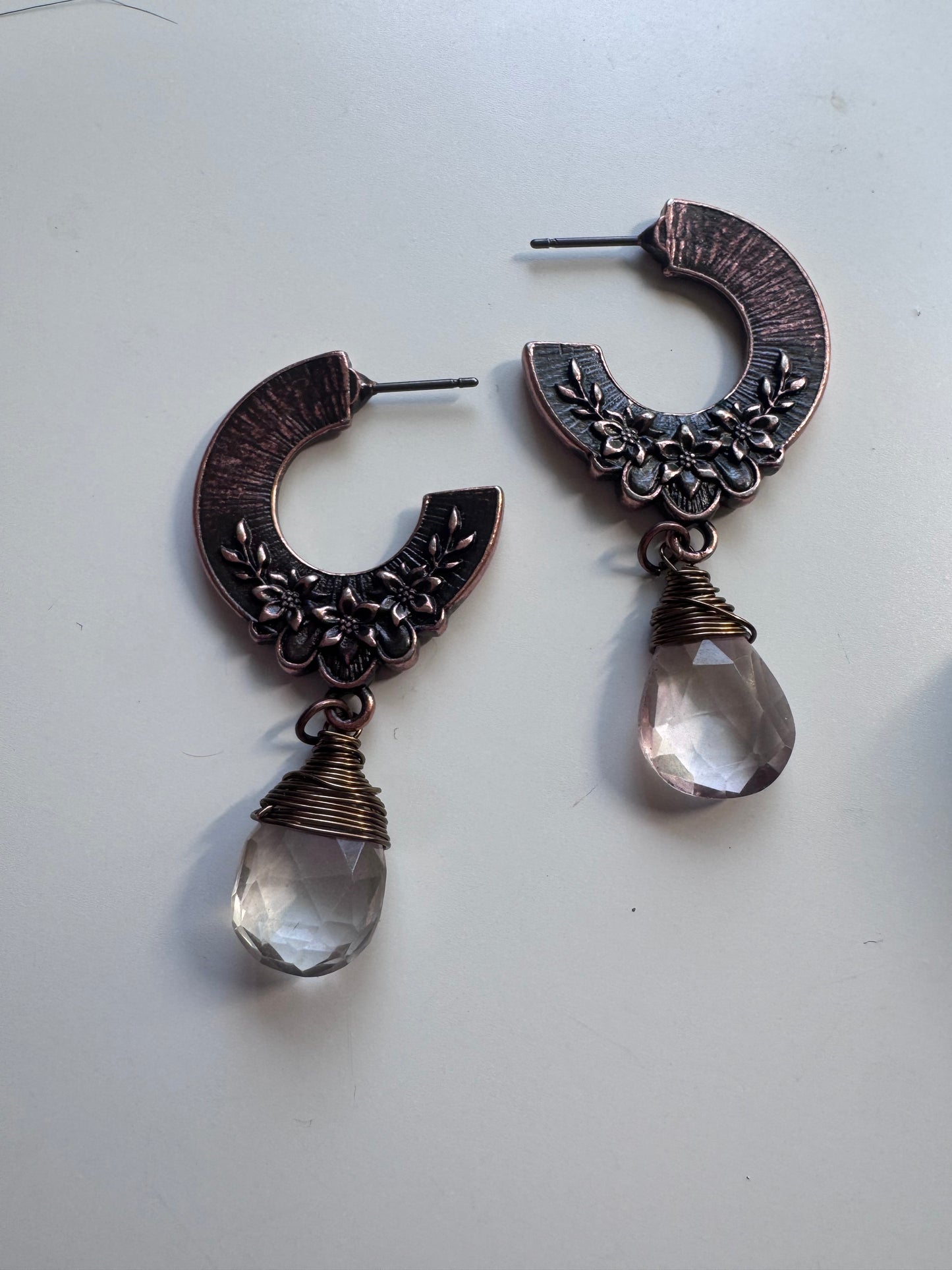Flower copper metal and pink quartz drop earrings